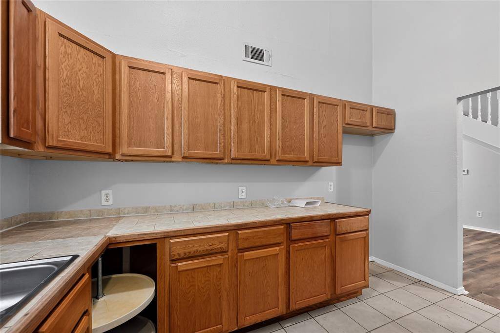 226 Cliff Heights Circle, Dallas, TX 75241