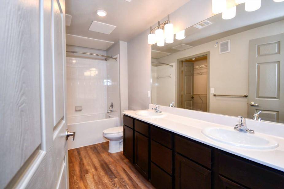 4800 W Illinois Avenue #2310, Dallas, TX 75211