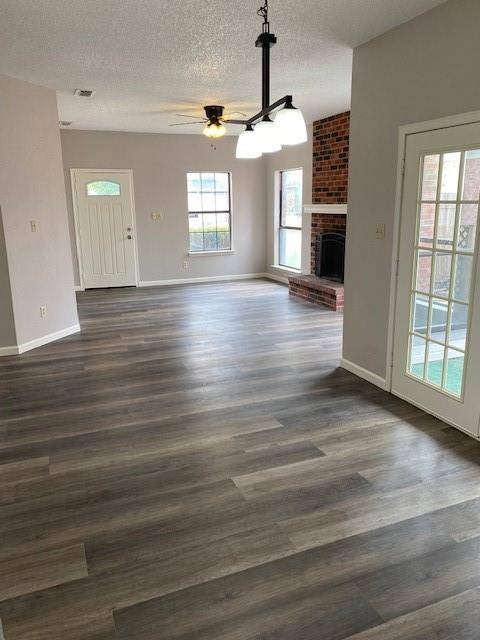 805 Melville Drive, Arlington, TX 76015