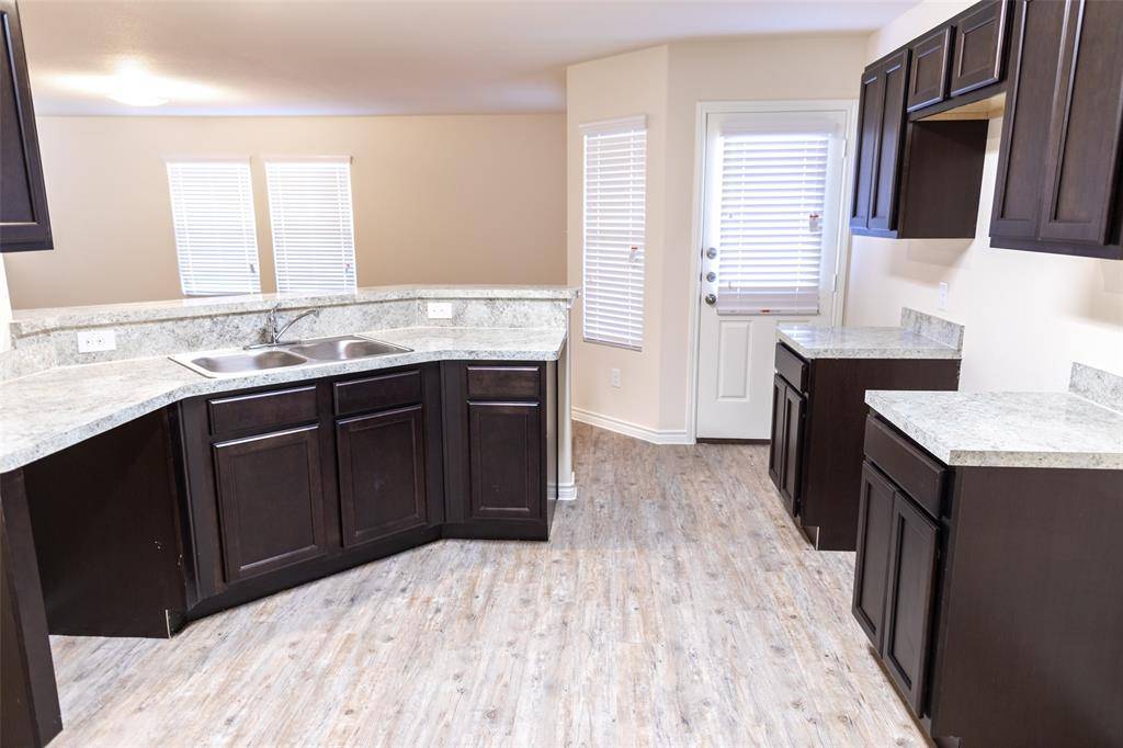 1700 Oriole Drive, Ennis, TX 75119