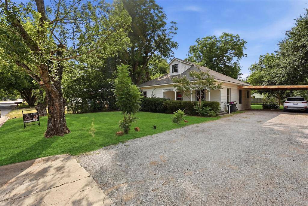 411 Poindexter Avenue, Cleburne, TX 76033