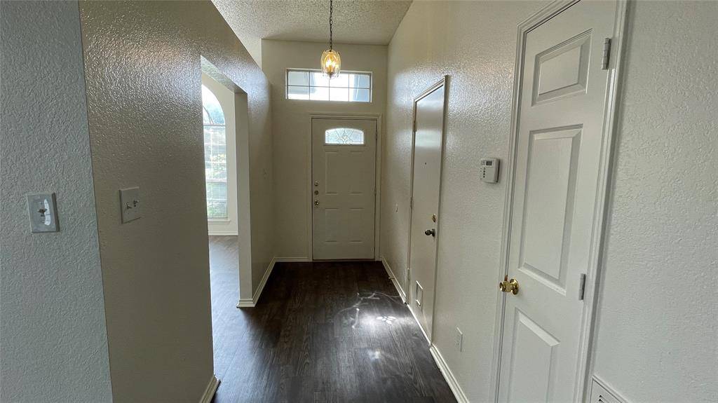 202 Chamblin Drive, Cedar Hill, TX 75104
