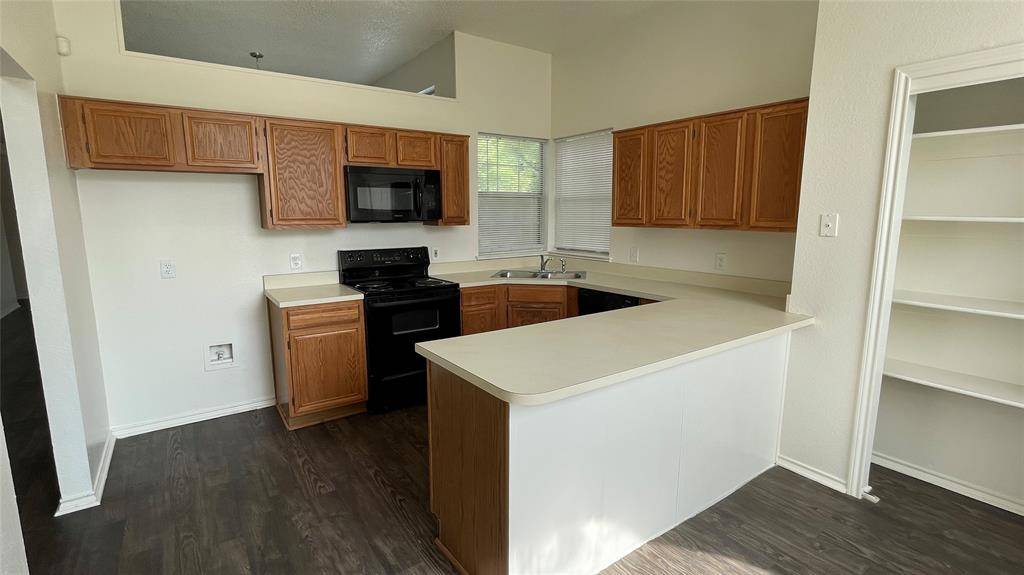 202 Chamblin Drive, Cedar Hill, TX 75104
