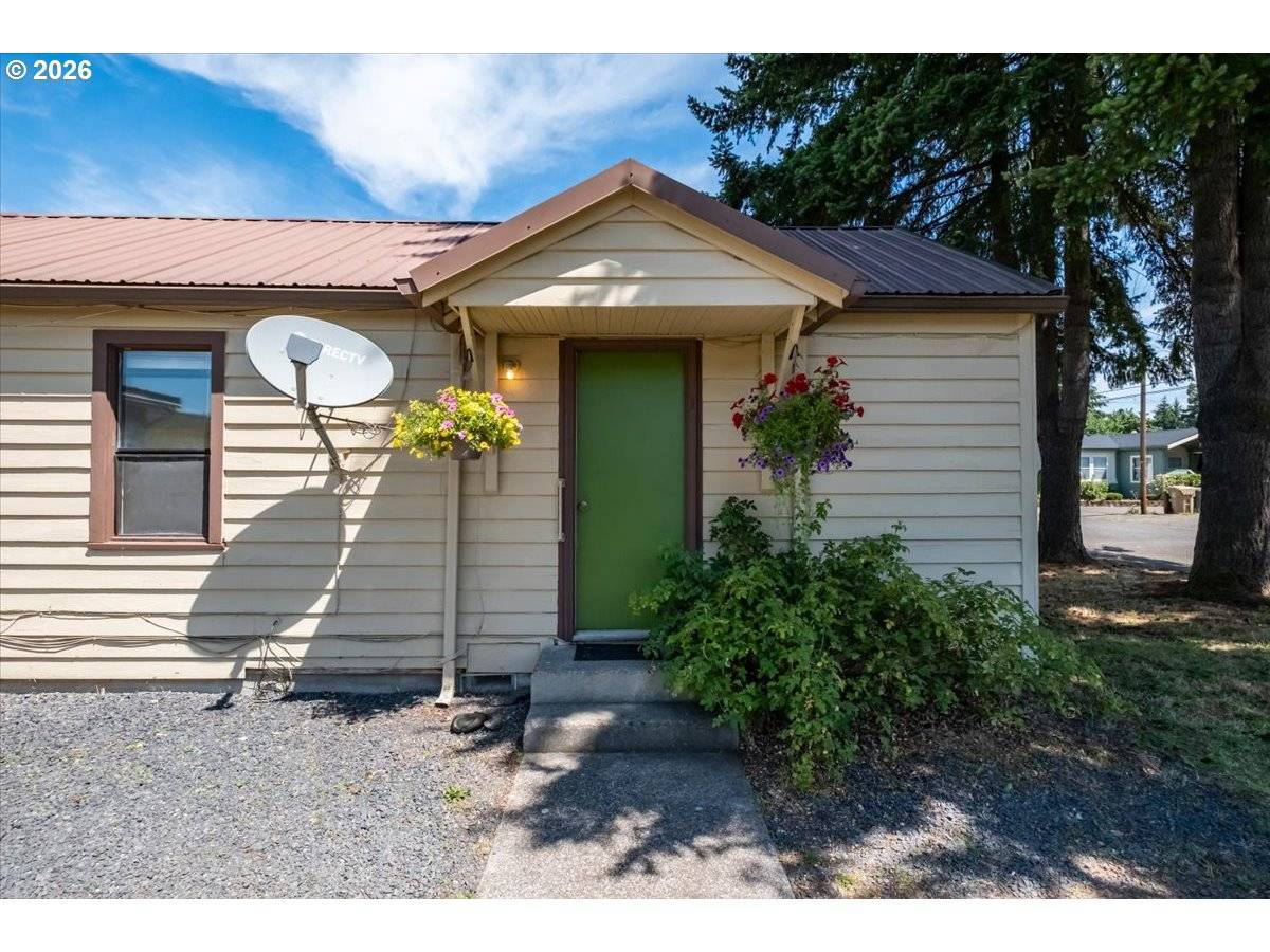 1044 23RD AVE, Sweet Home, OR 97386