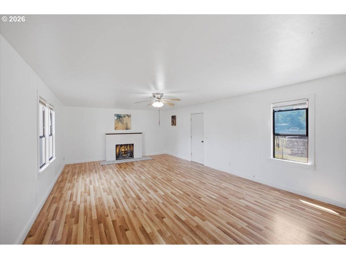 1044 23RD AVE, Sweet Home, OR 97386