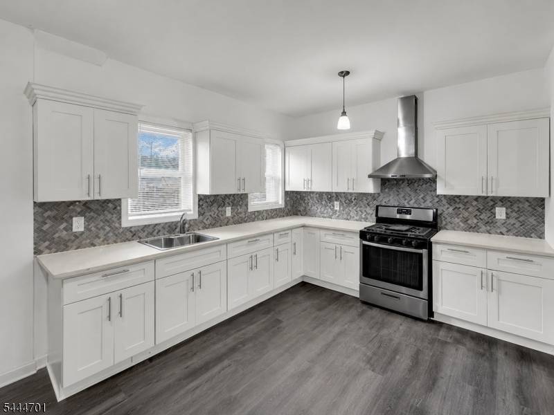 142 E Jersey St, Elizabeth City, NJ 07206