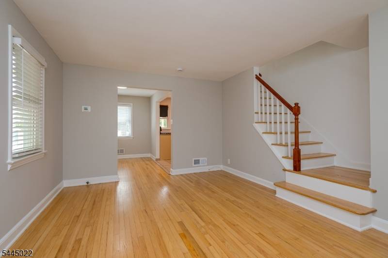 39 Amboy Ave, Metuchen Boro, NJ 08840