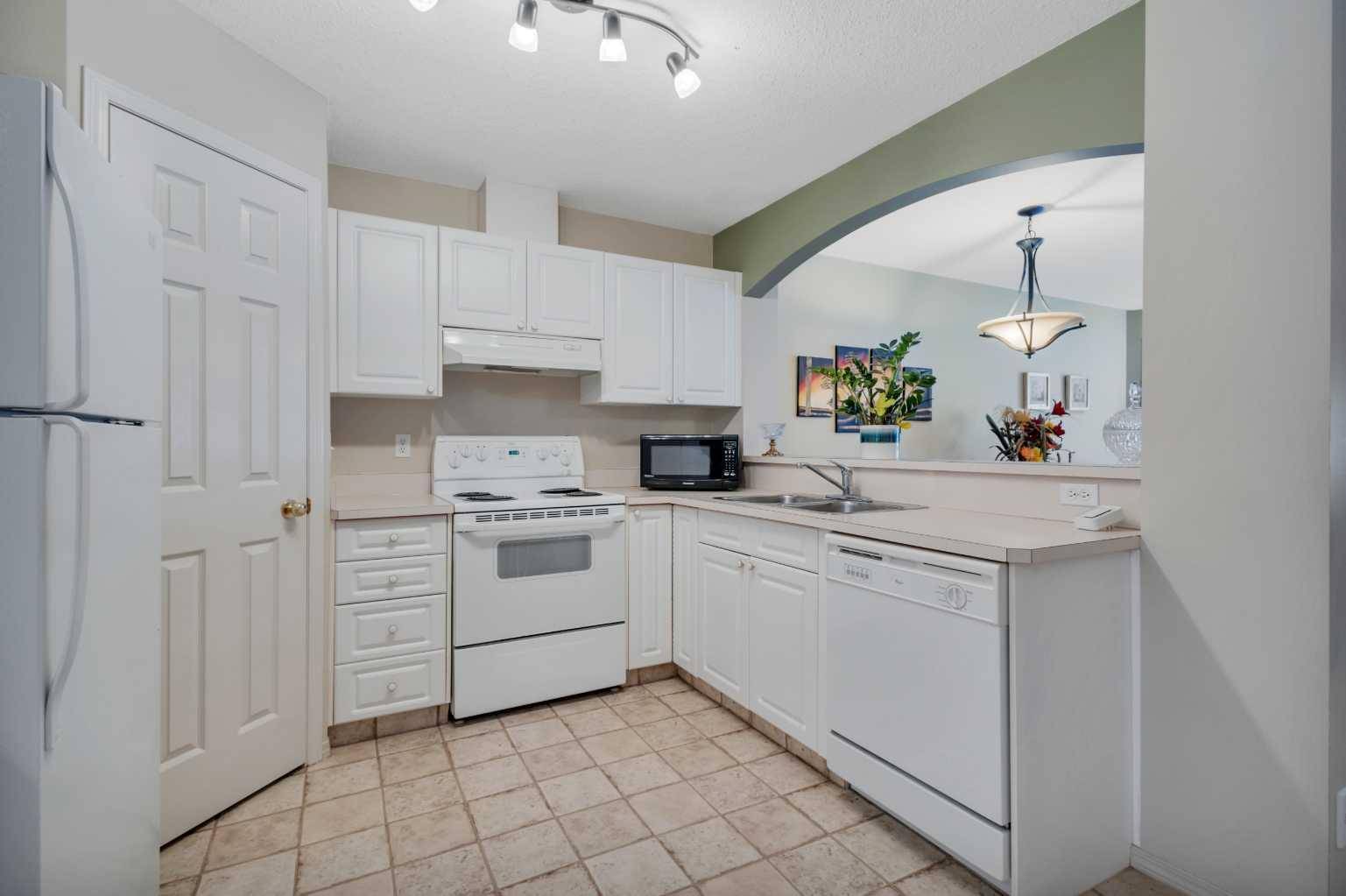 6 Jenkins DR, Red Deer, AB T4P 3X1