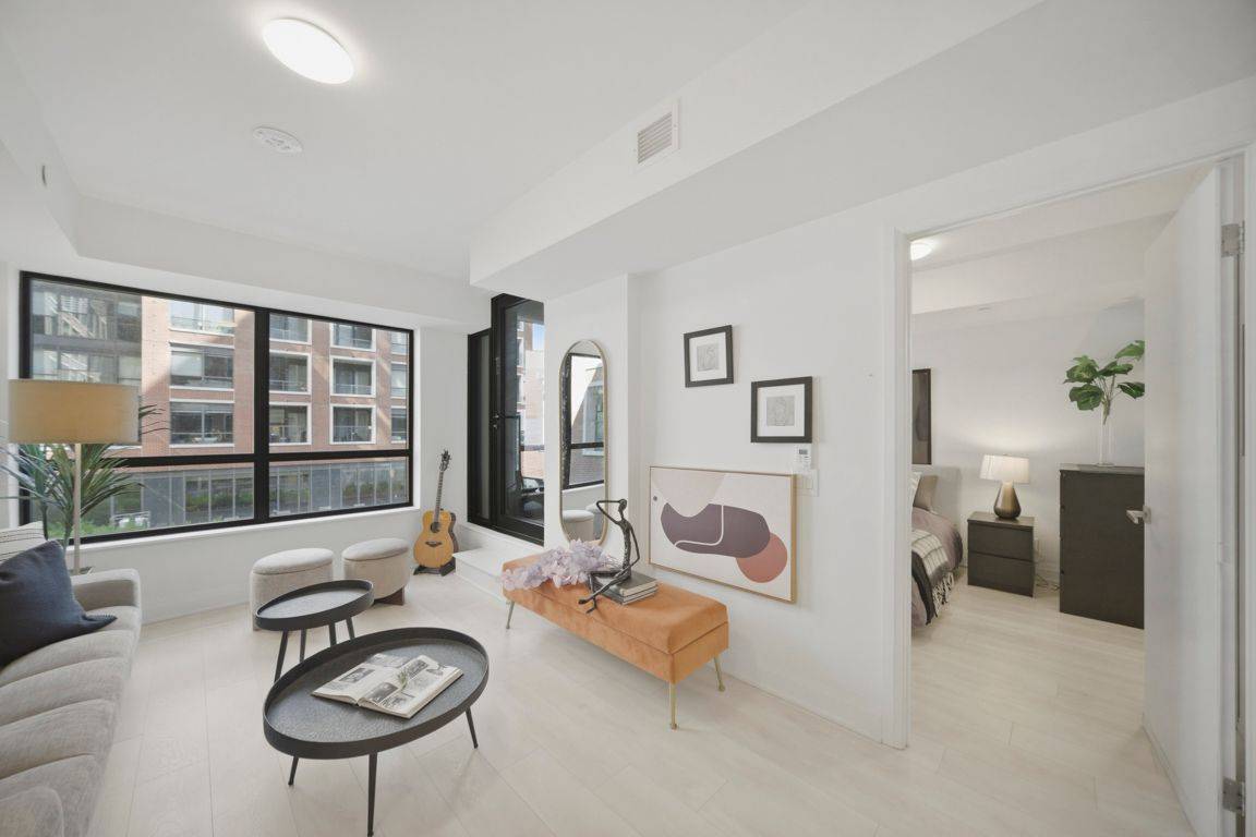 33 Frederick Todd WAY #303, Toronto C11, ON M4G 0C9