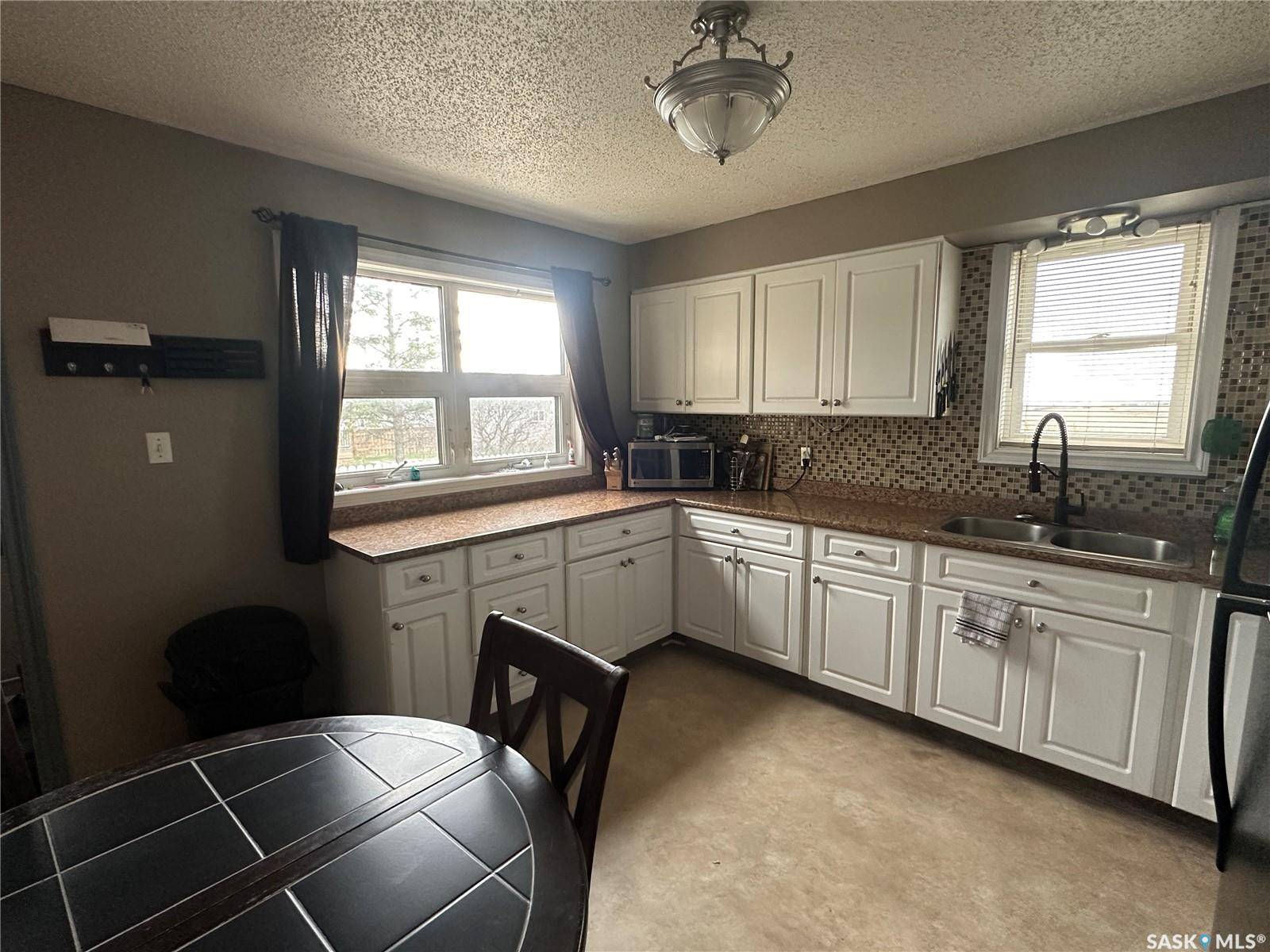 102 9th AVENUE SE, Weyburn, SK S4H 1Z7