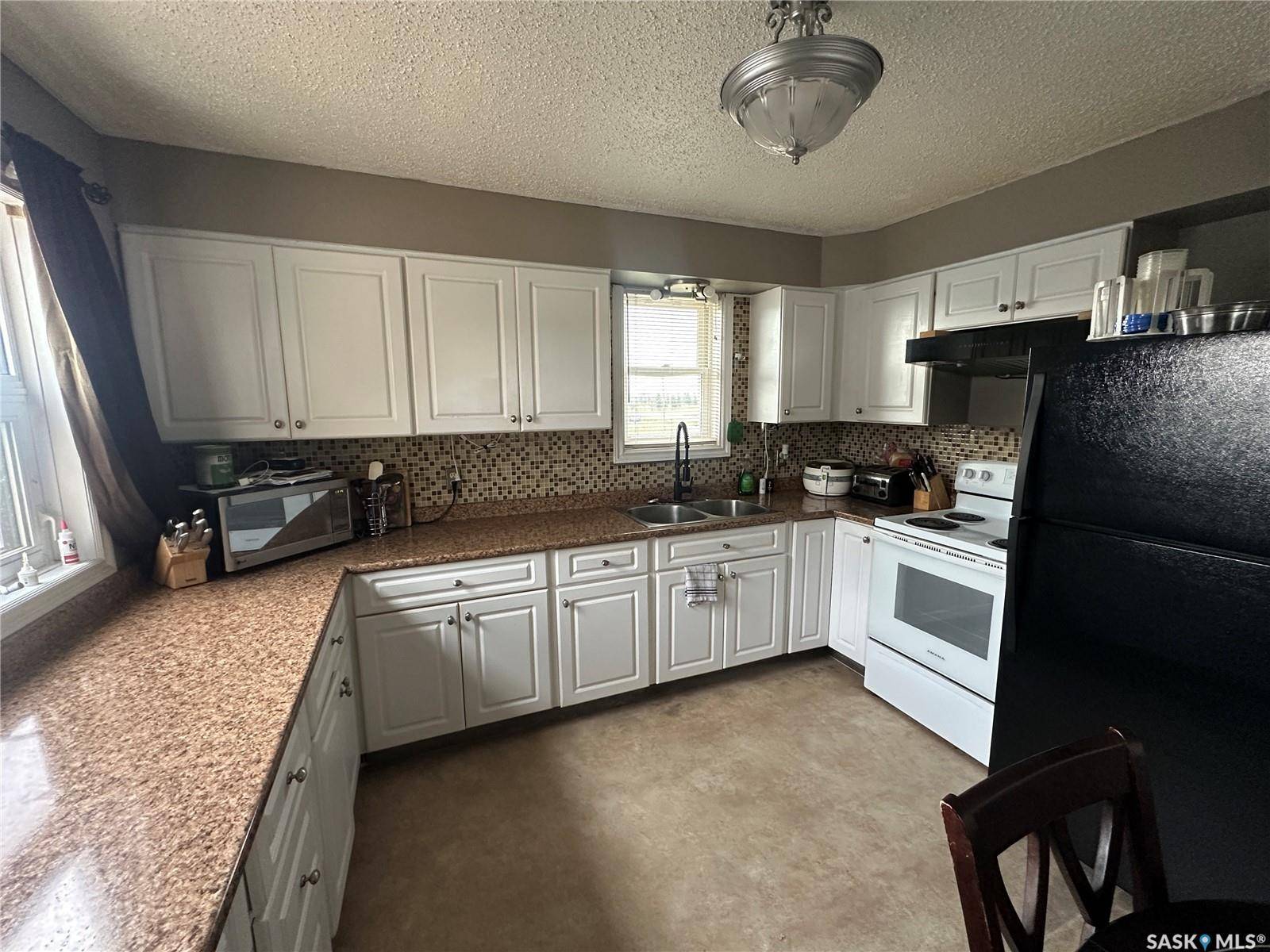 102 9th AVENUE SE, Weyburn, SK S4H 1Z7