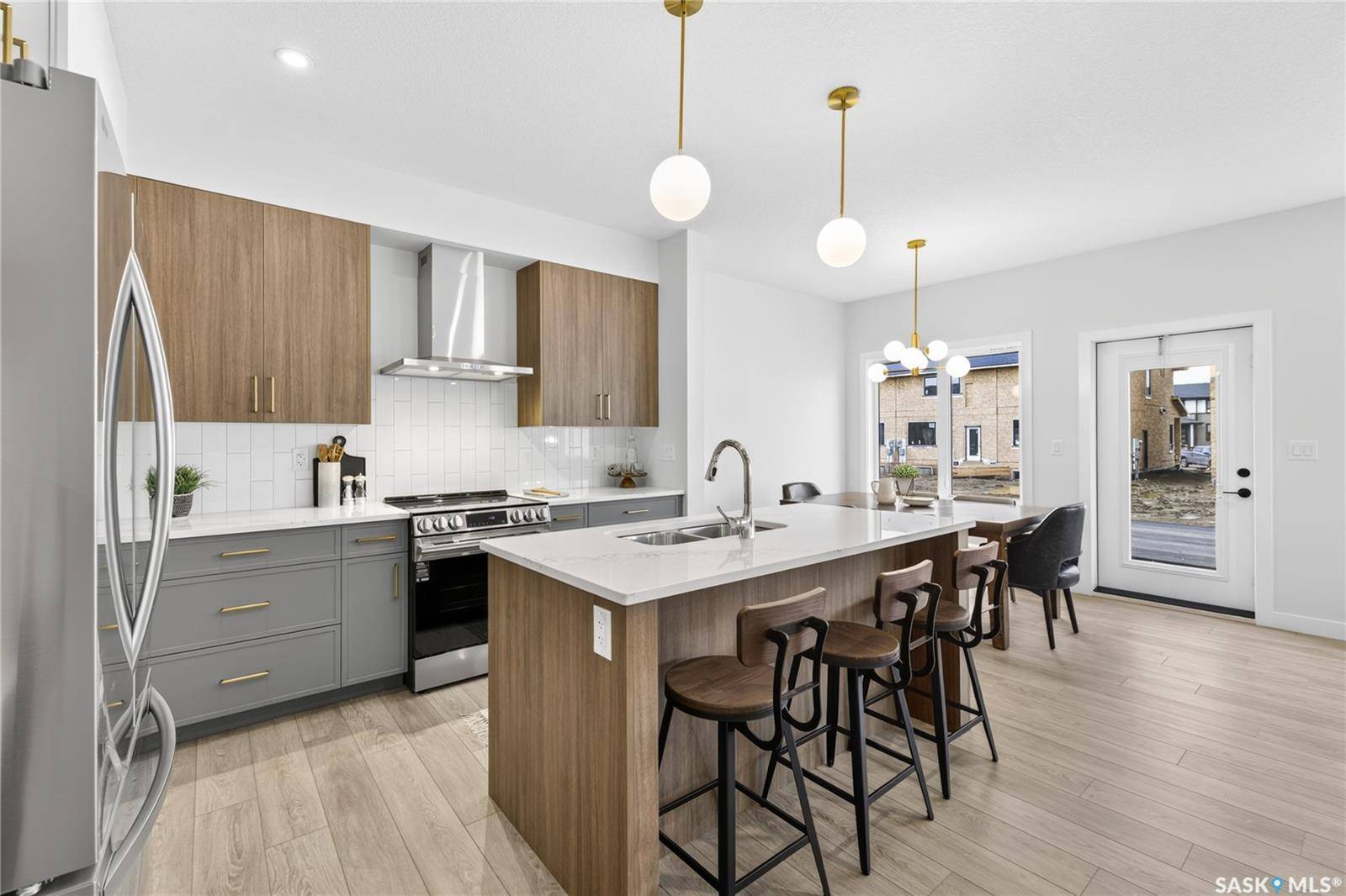 830 Brighton BOULEVARD #6, Saskatoon, SK S7V 2A8