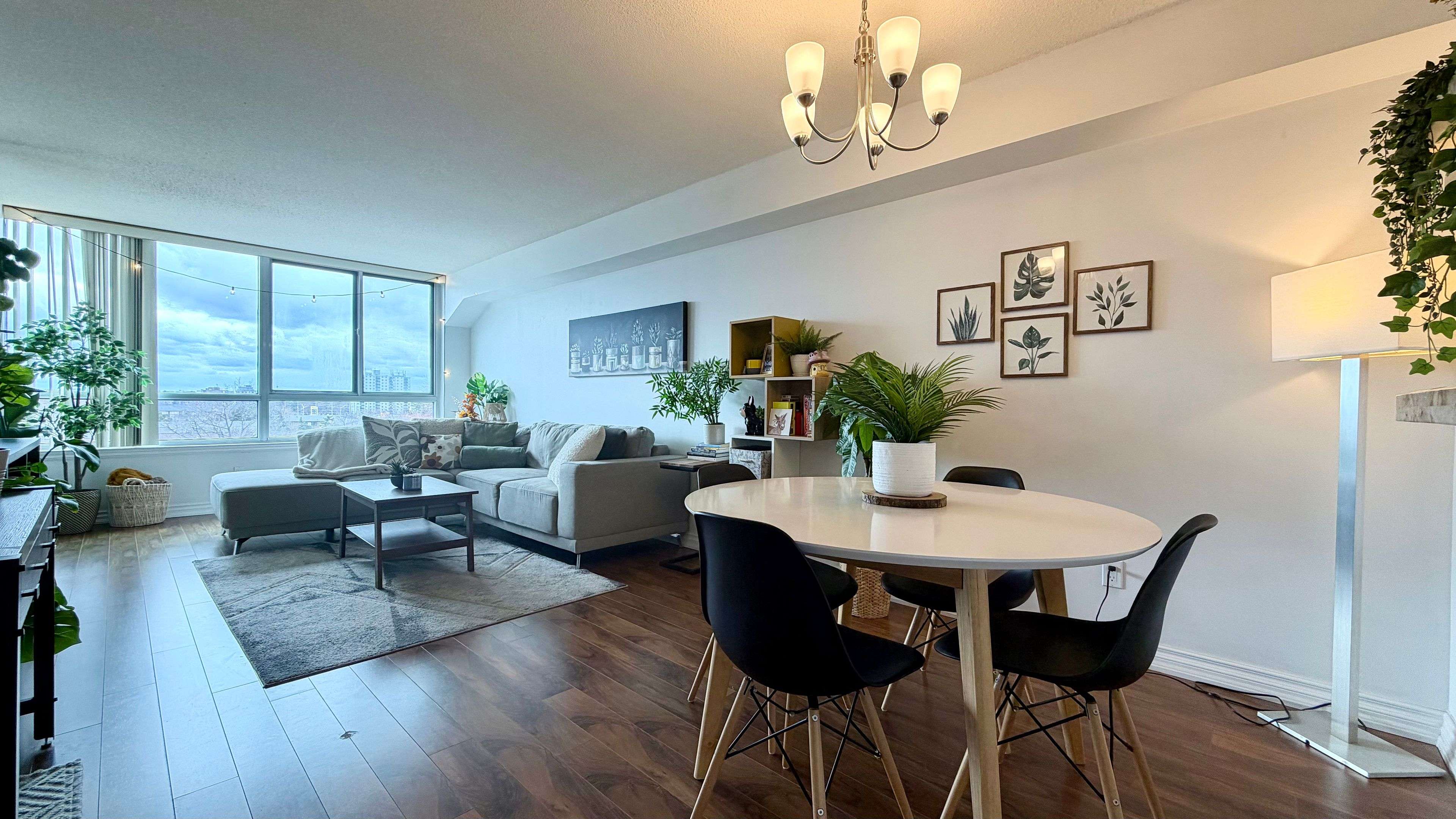 1001 Cedarglen Gate #520, Mississauga, ON L5C 4R2