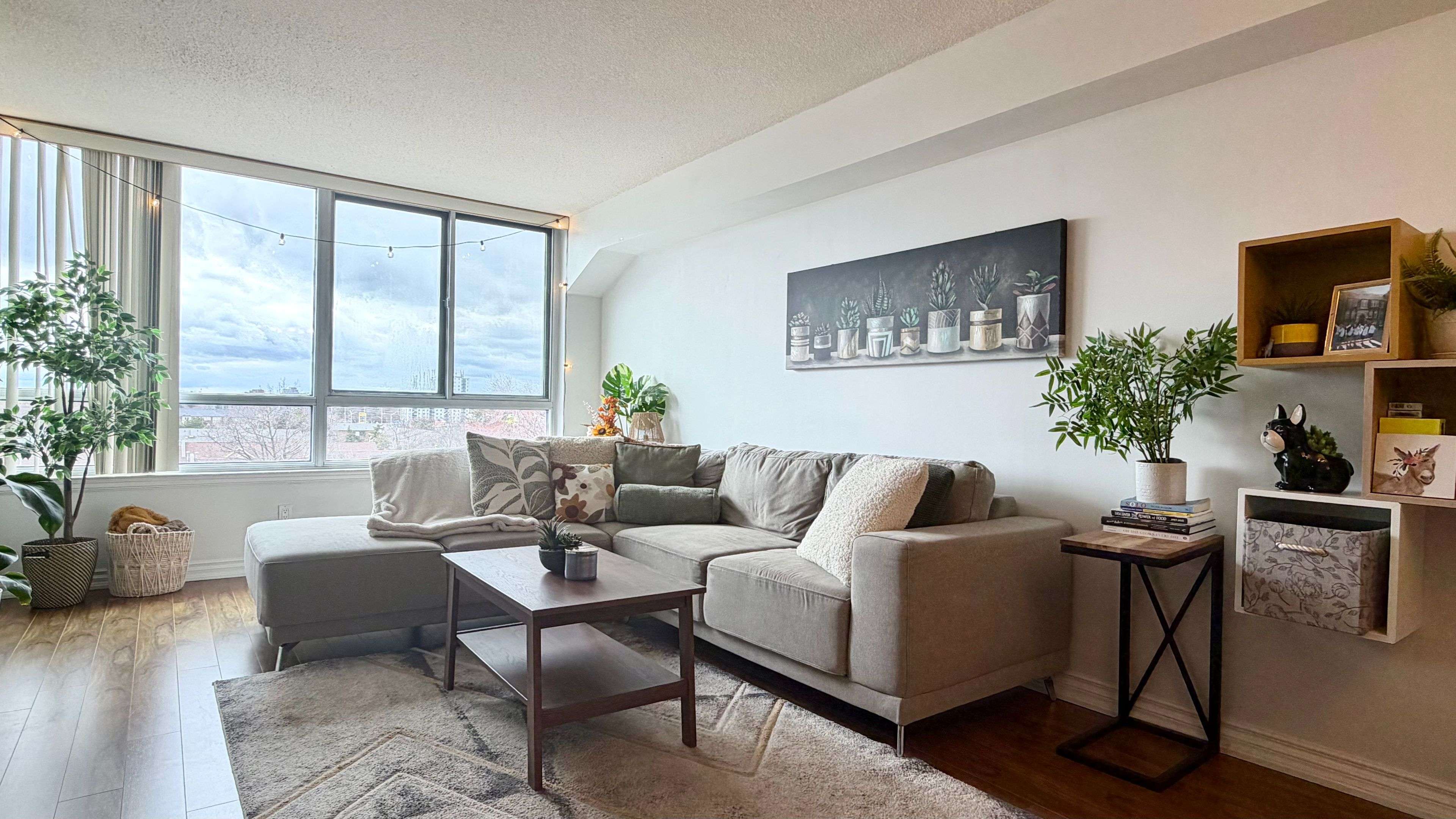 1001 Cedarglen Gate #520, Mississauga, ON L5C 4R2