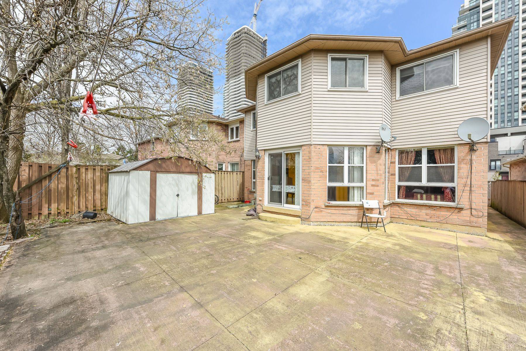 379 Wallenberg CRES, Mississauga, ON L5B 3N1