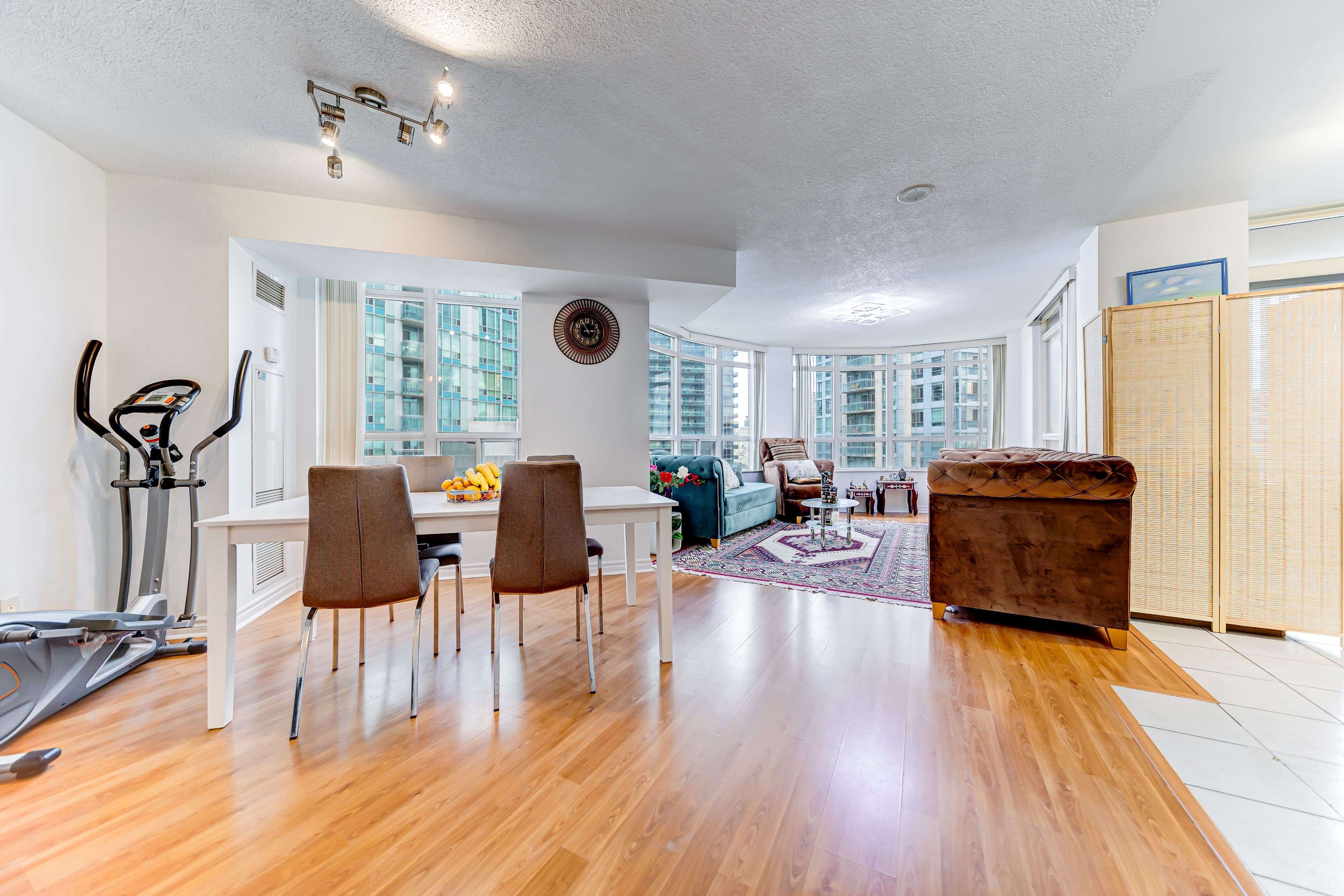 3888 Duke Of York BLVD #1225, Mississauga, ON L5B 4P5
