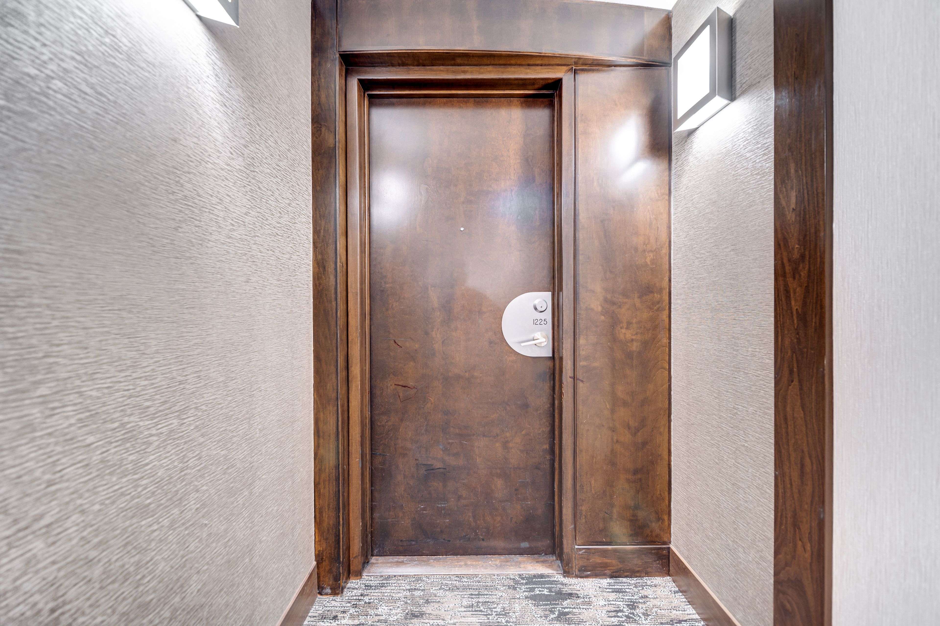 3888 Duke Of York BLVD #1225, Mississauga, ON L5B 4P5