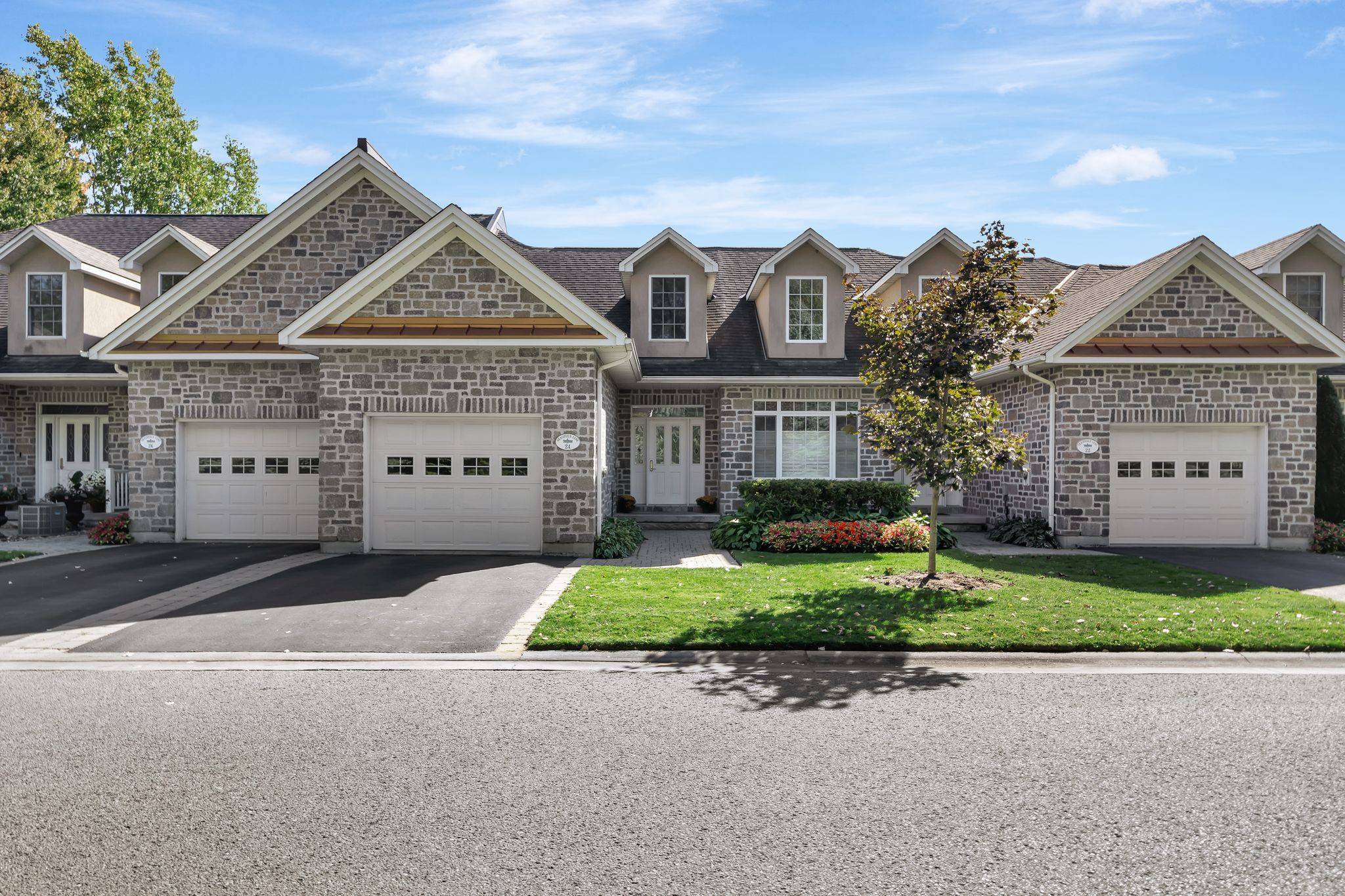 24 Gracefield LN, Belleville, ON K8N 4Z2