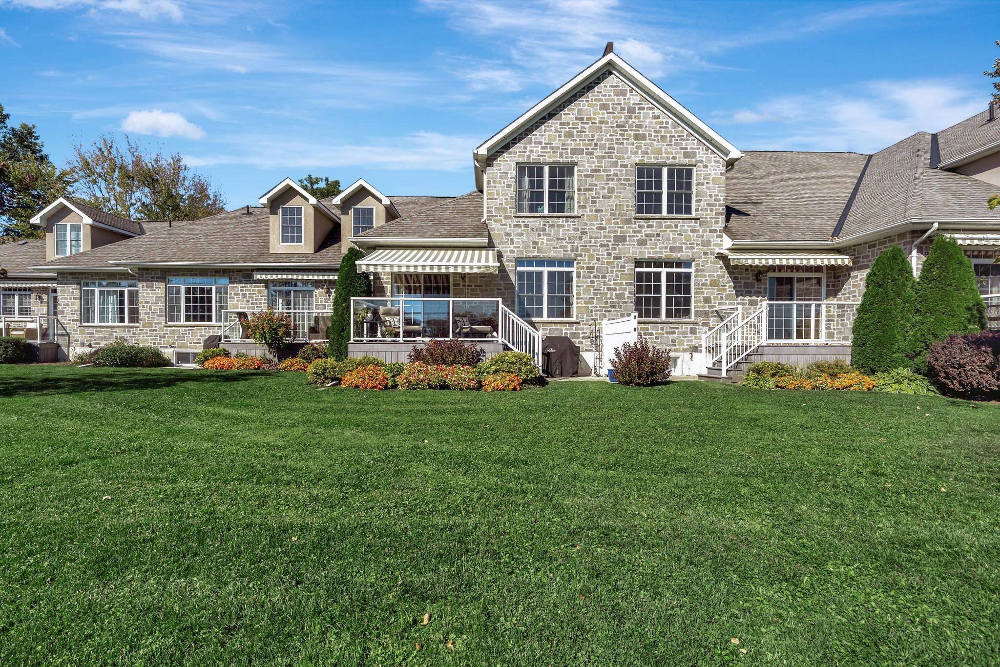 24 Gracefield LN, Belleville, ON K8N 4Z2