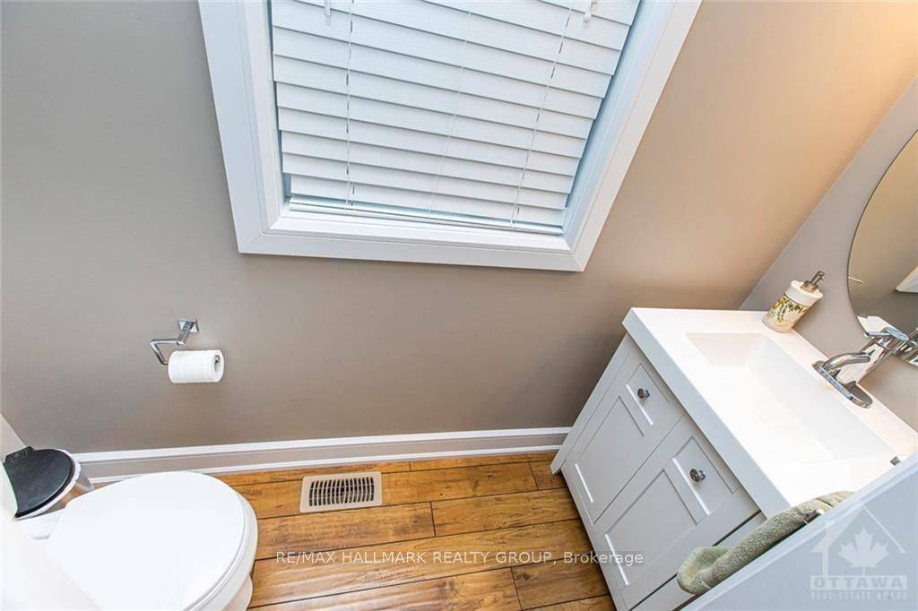 17 ANNA AVE, Carlington - Central Park, ON K1Z 7T5