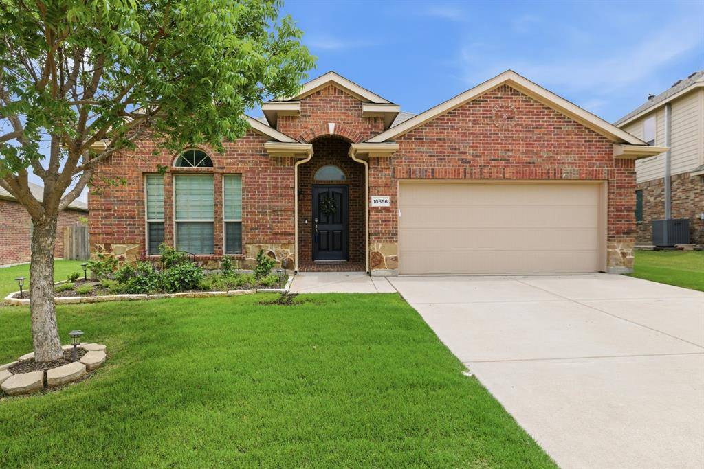 10856 Middleglen Road, Fort Worth, TX 76052