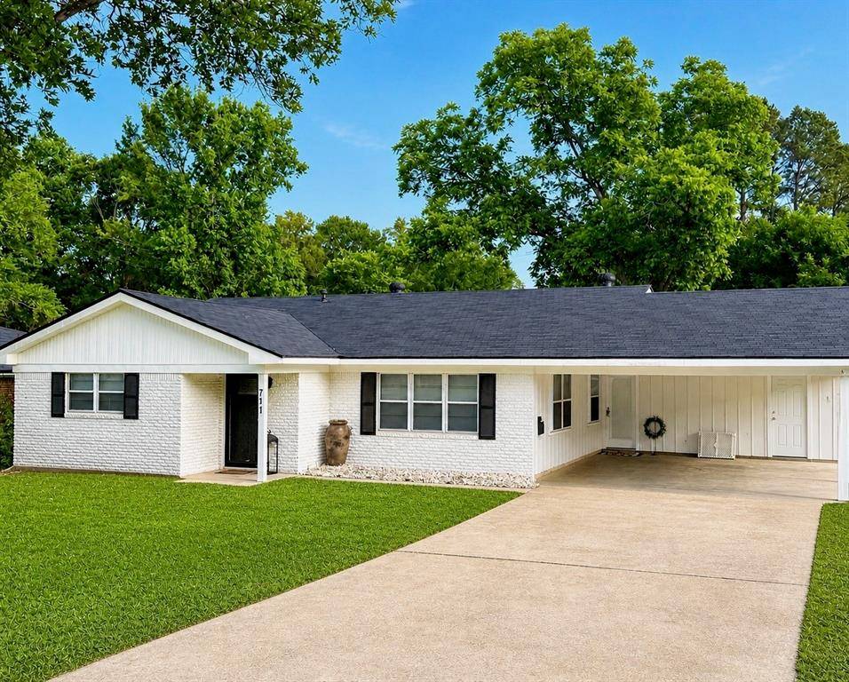 711 W Georgia Avenue, Vivian, LA 71082