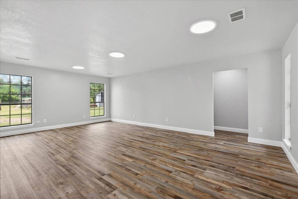 16001 County Road 4052, Kemp, TX 75143