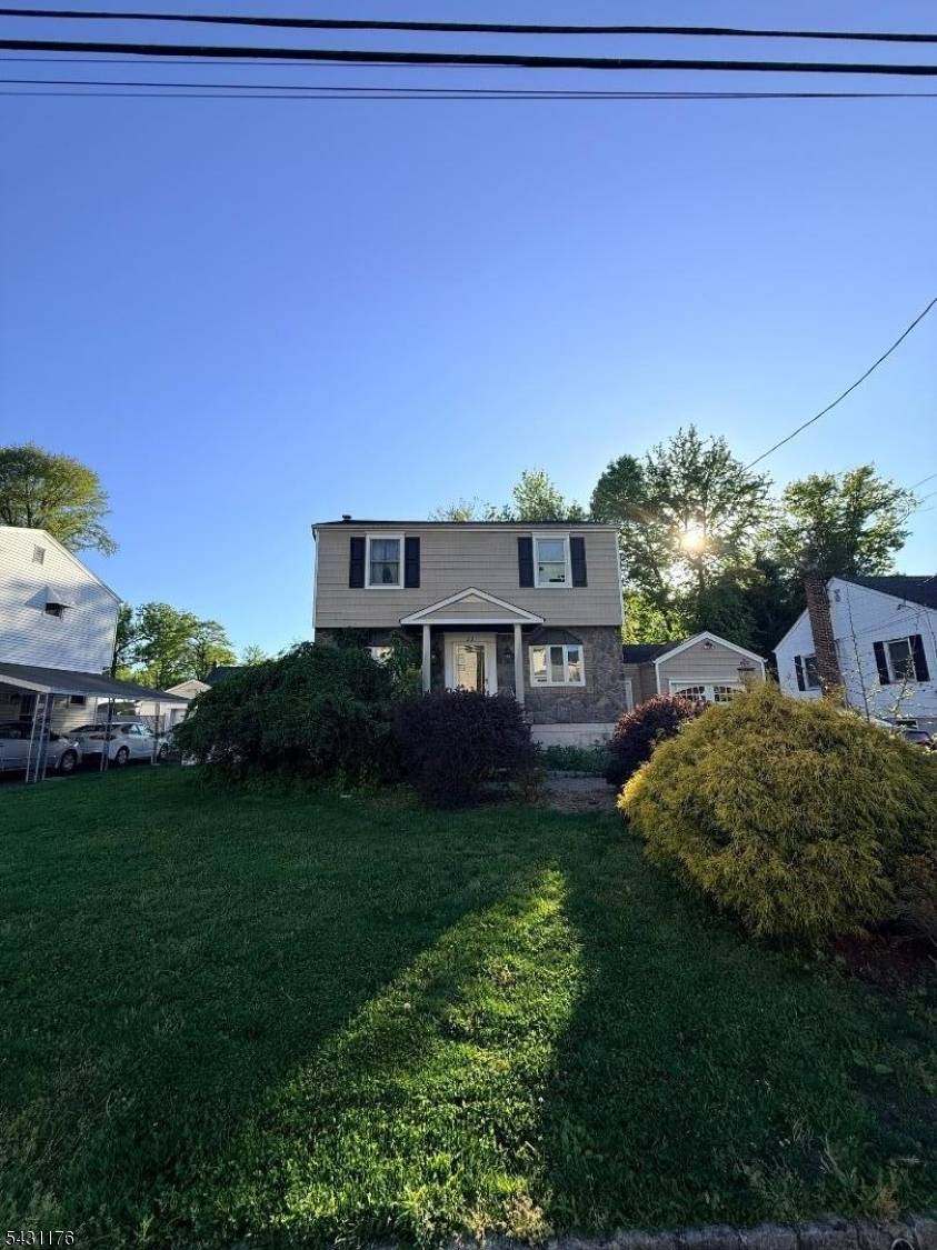 33 Park Dr, Kenilworth Boro, NJ 07033