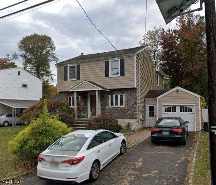 33 Park Dr, Kenilworth Boro, NJ 07033