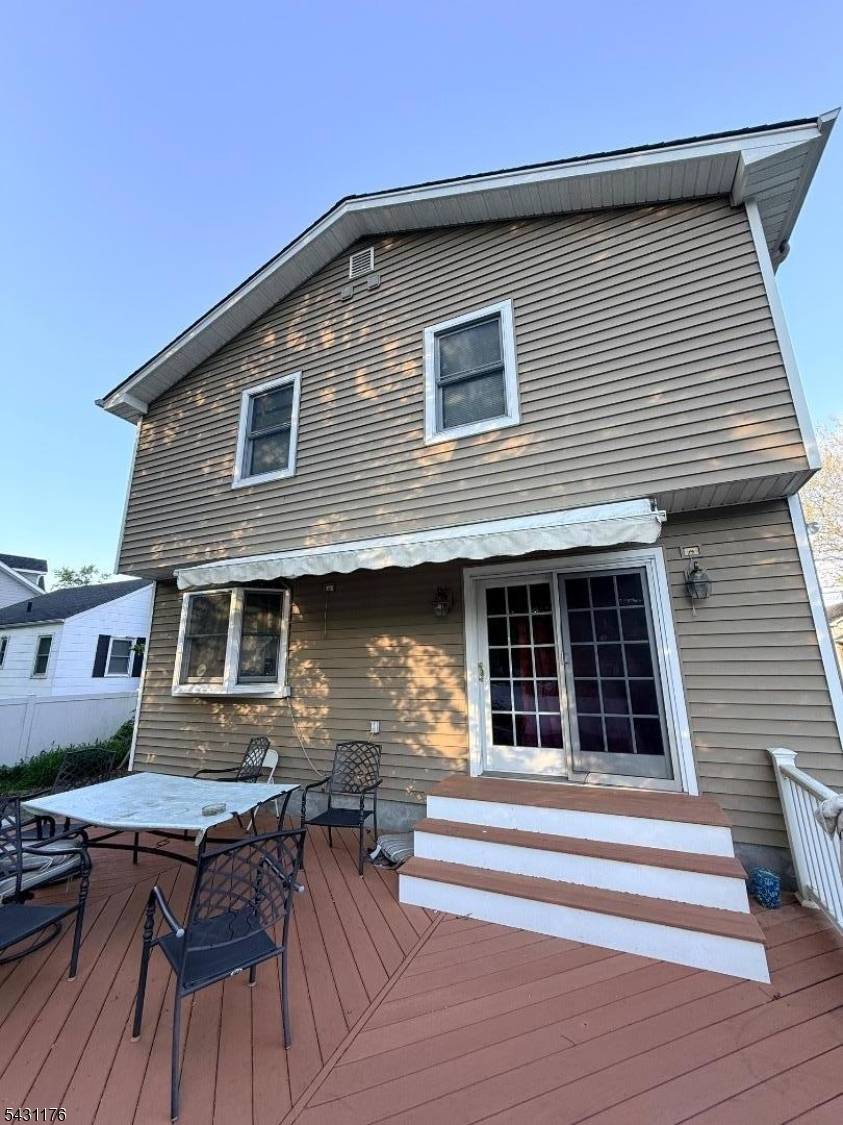 33 Park Dr, Kenilworth Boro, NJ 07033