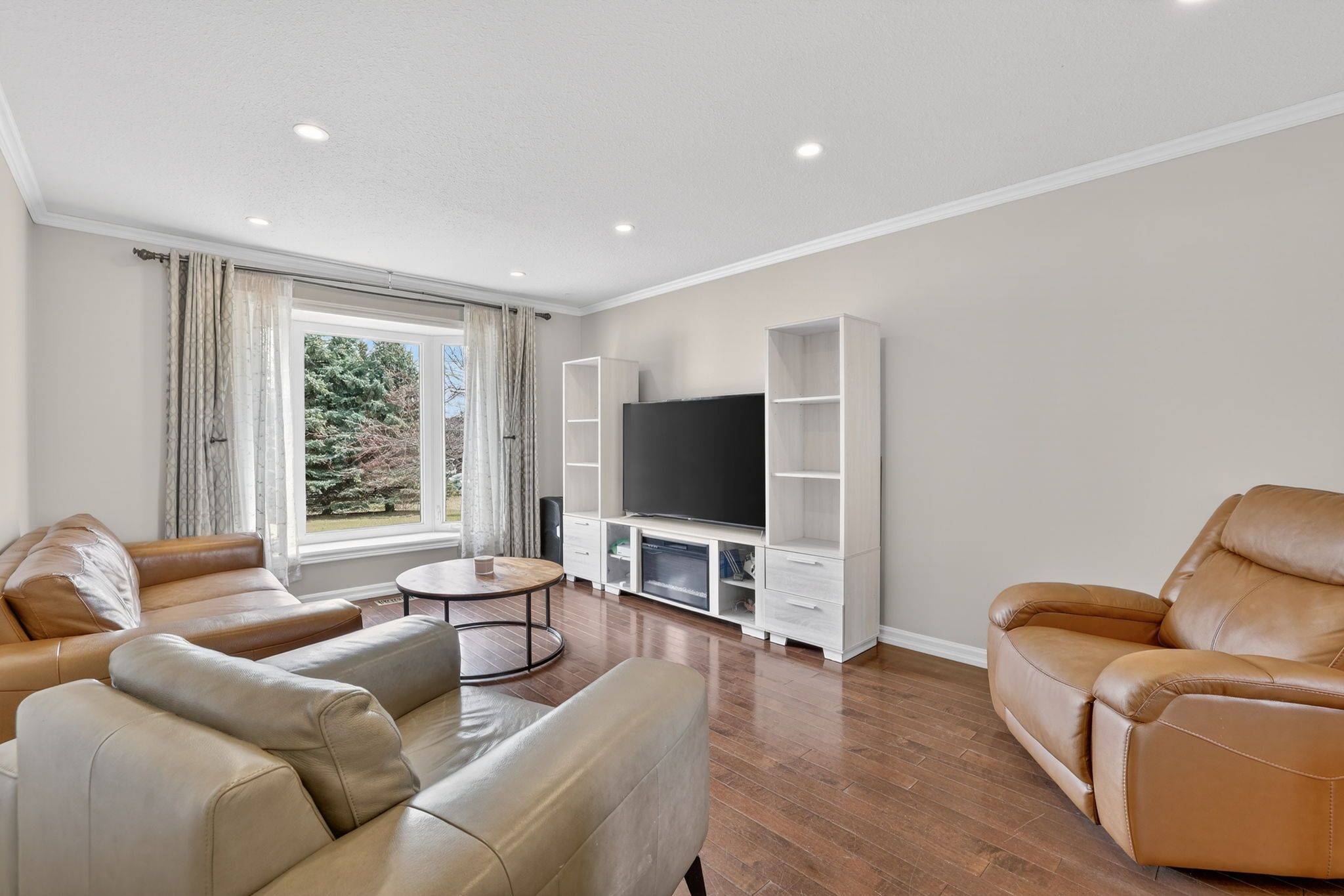 10 Catherine ST, Adjala-tosorontio, ON L0G 1L0