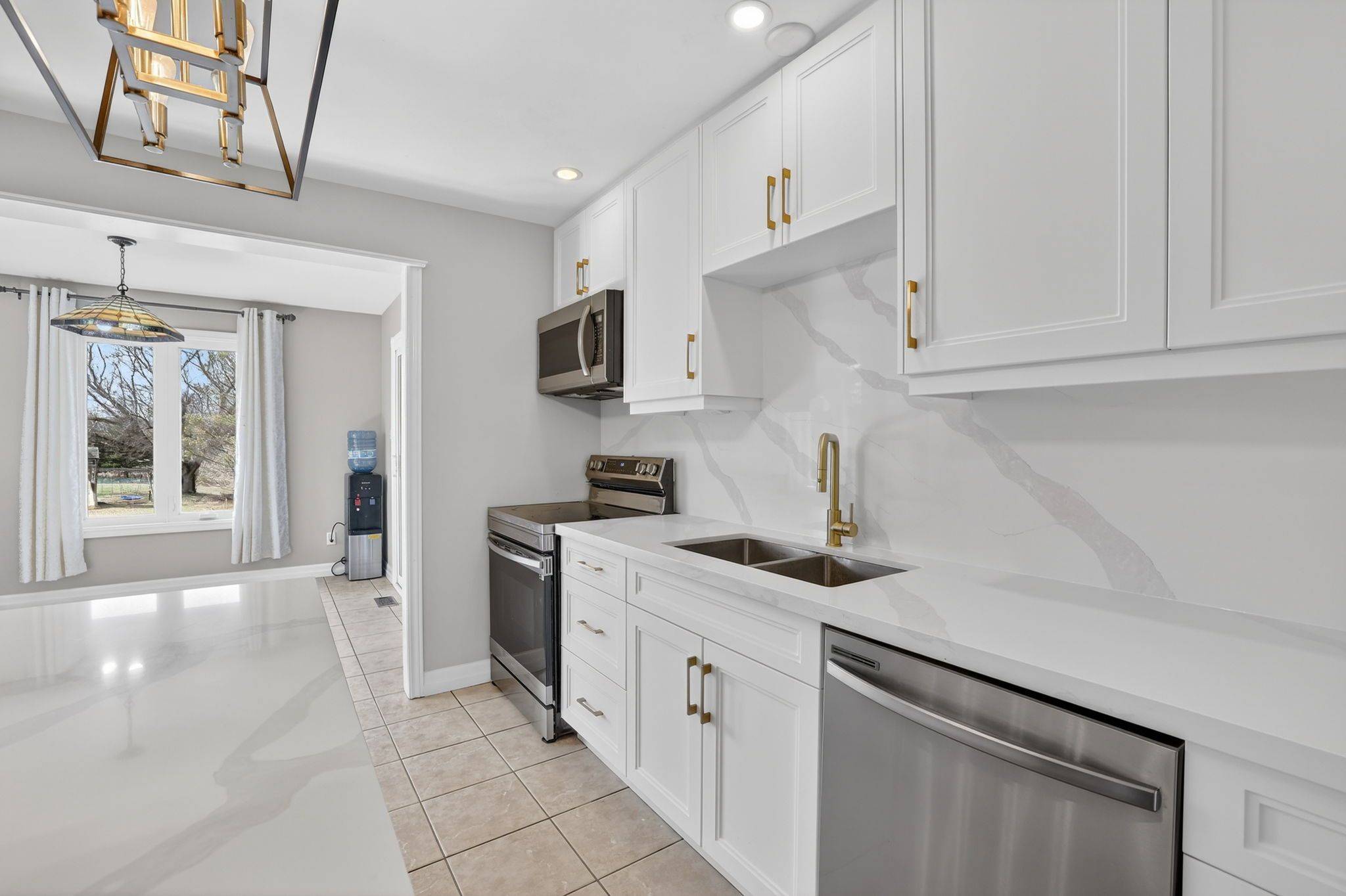 10 Catherine ST, Adjala-tosorontio, ON L0G 1L0