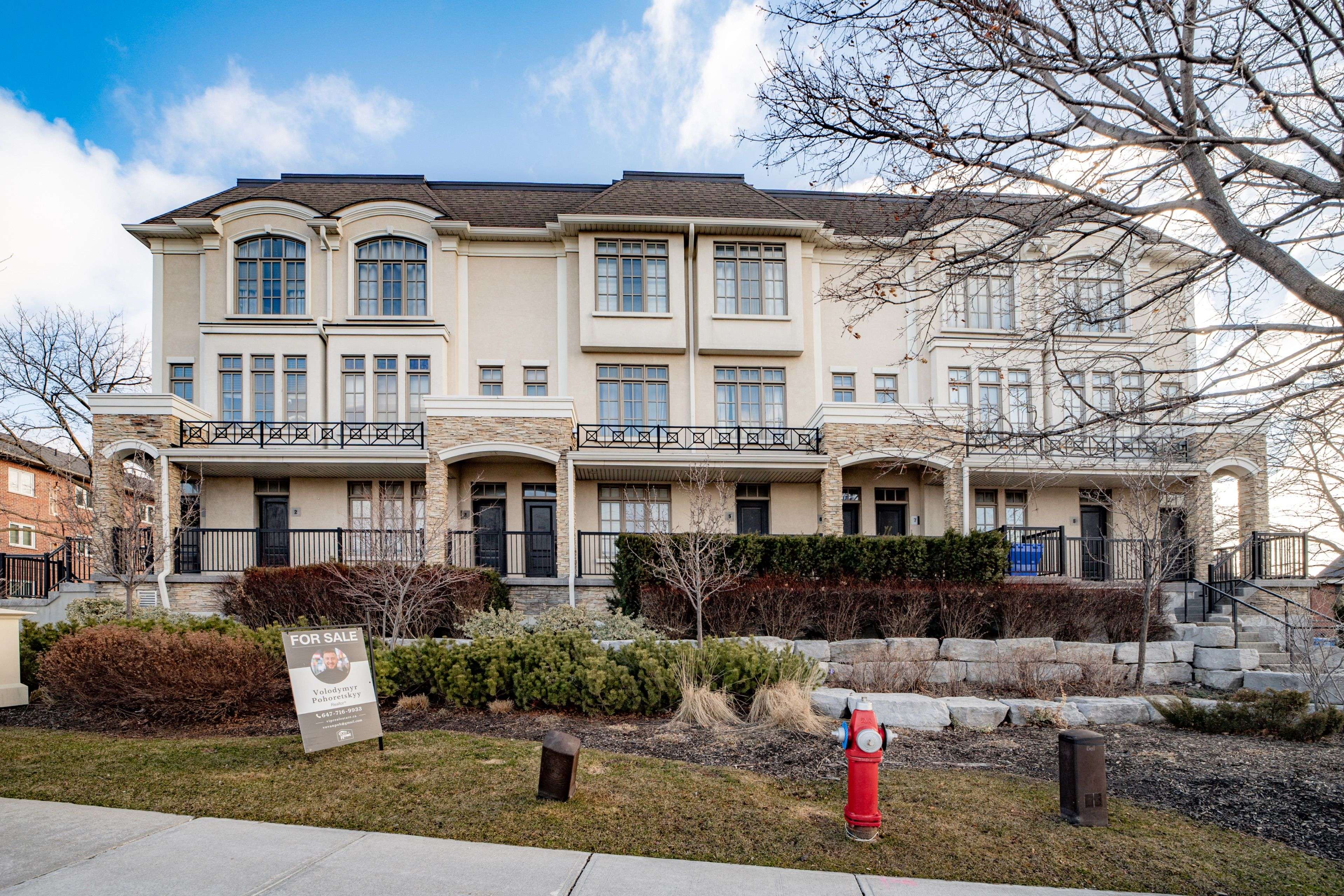 3071 Cawthra RD #5, Mississauga, ON L5A 2X4
