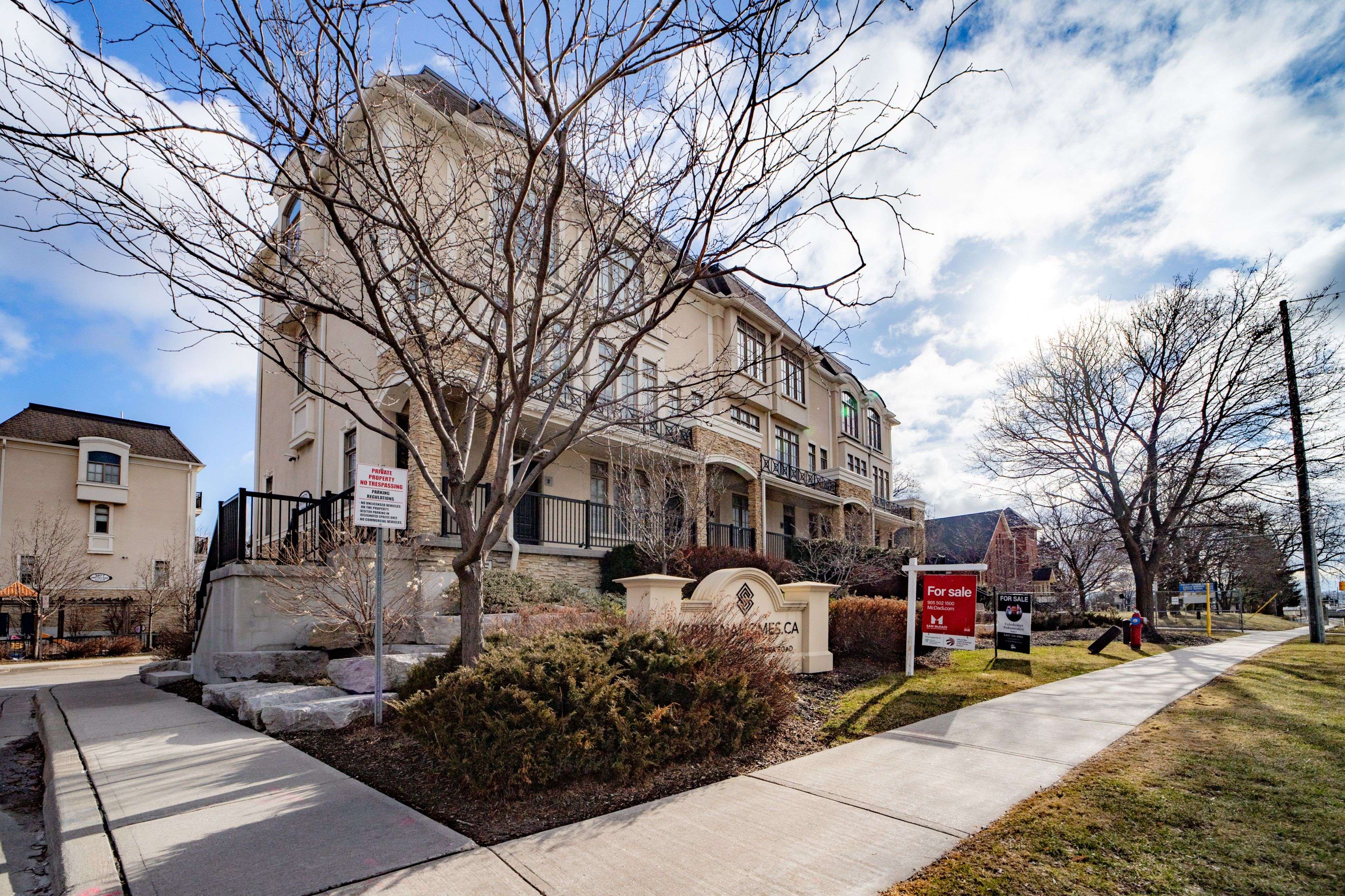 3071 Cawthra RD #5, Mississauga, ON L5A 2X4