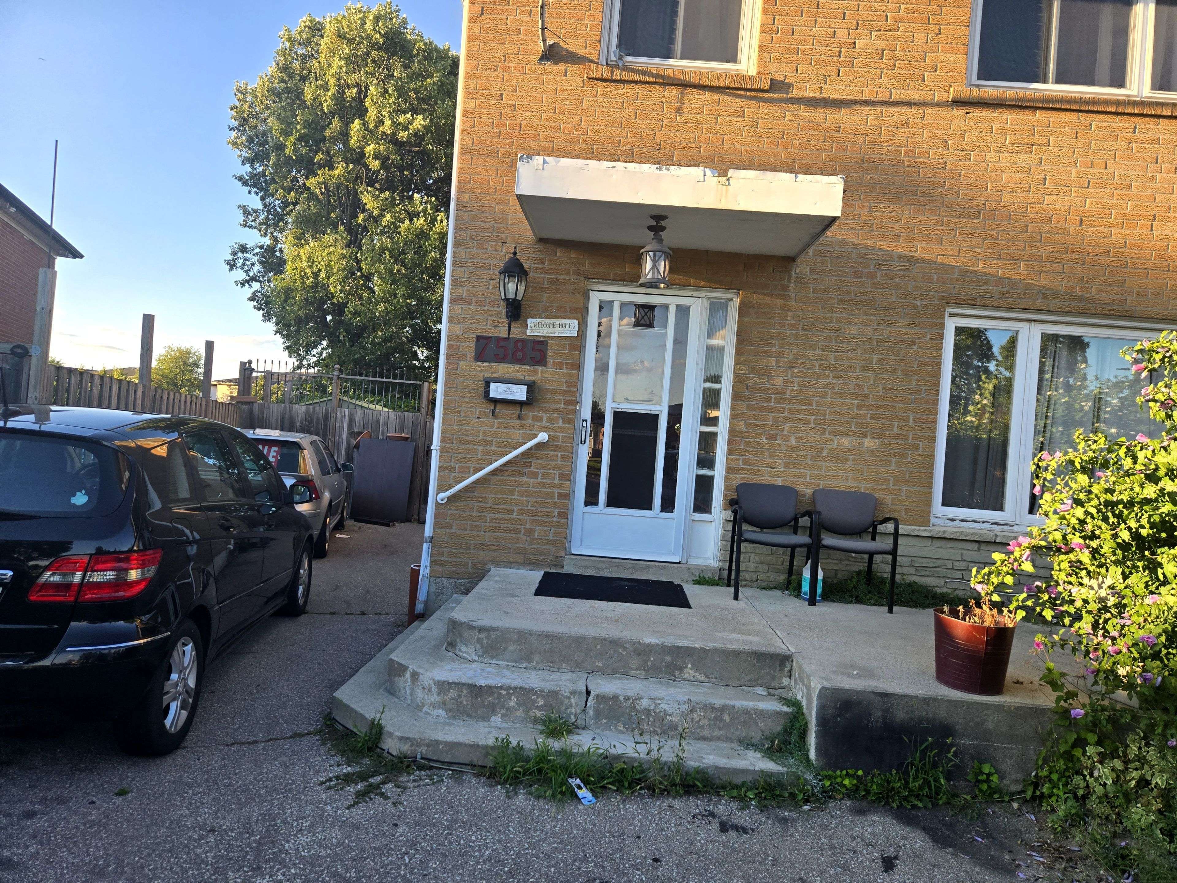 7585 Wrenwood CRES, Mississauga, ON L4T 2V8