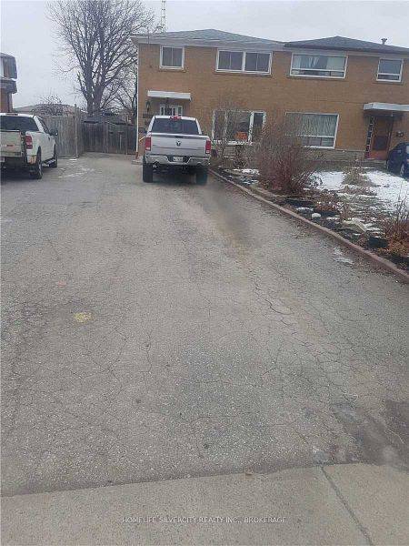 7585 Wrenwood CRES, Mississauga, ON L4T 2V8