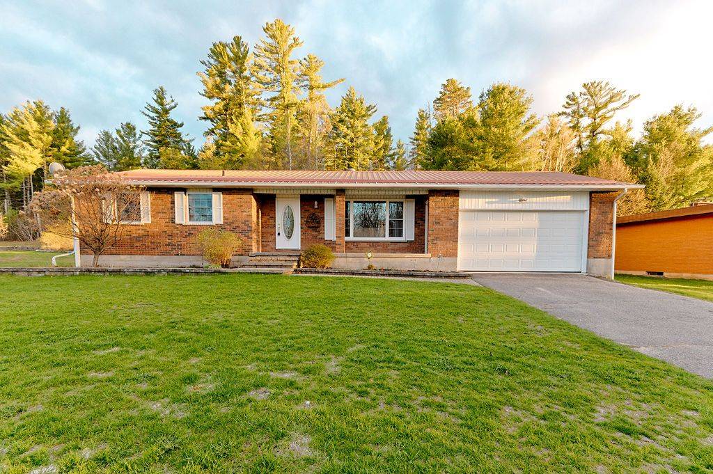 107 Augsburg RD, Bonnechere Valley, ON K0J 1T0