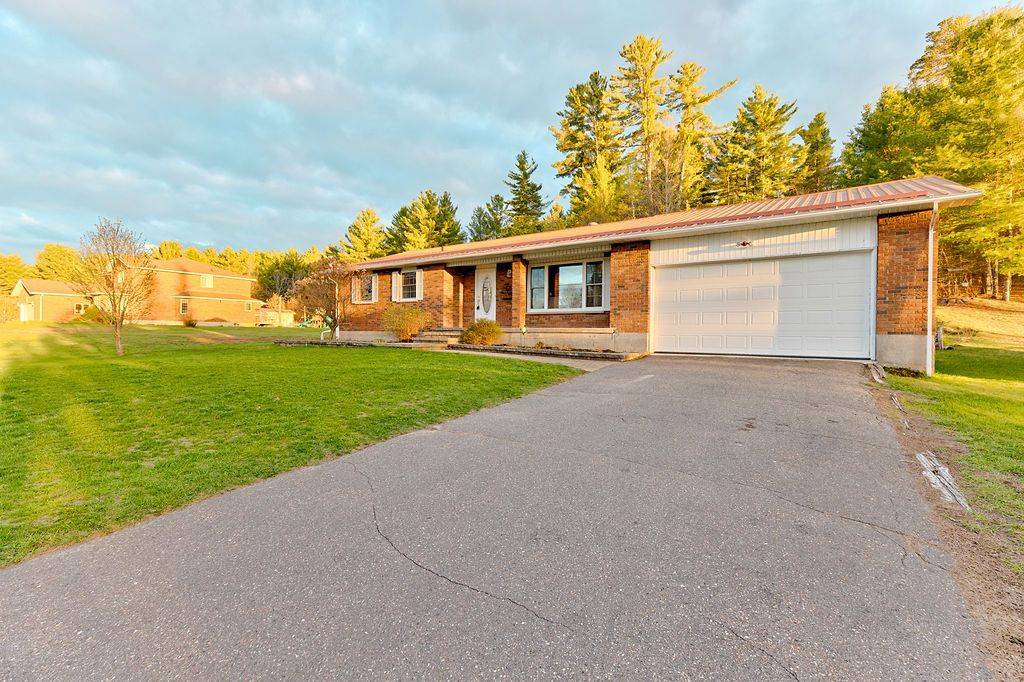 107 Augsburg RD, Bonnechere Valley, ON K0J 1T0