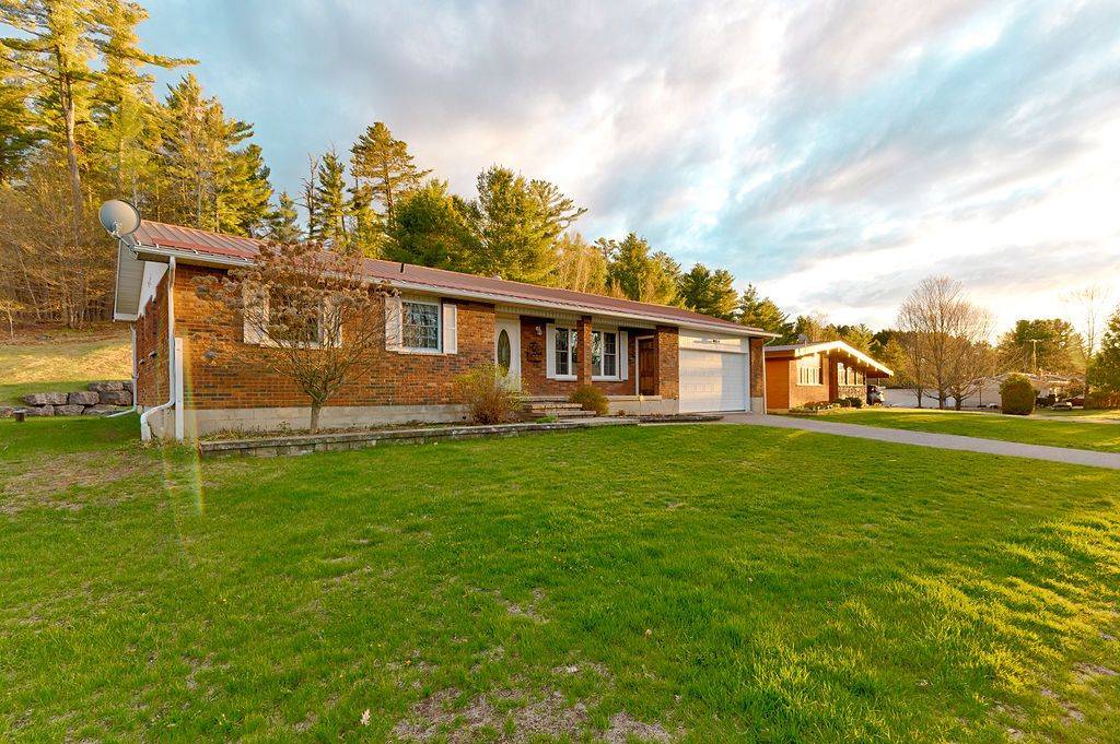 107 Augsburg RD, Bonnechere Valley, ON K0J 1T0