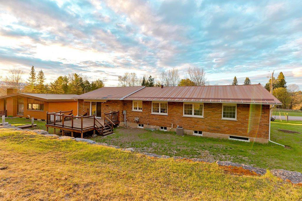 107 Augsburg RD, Bonnechere Valley, ON K0J 1T0