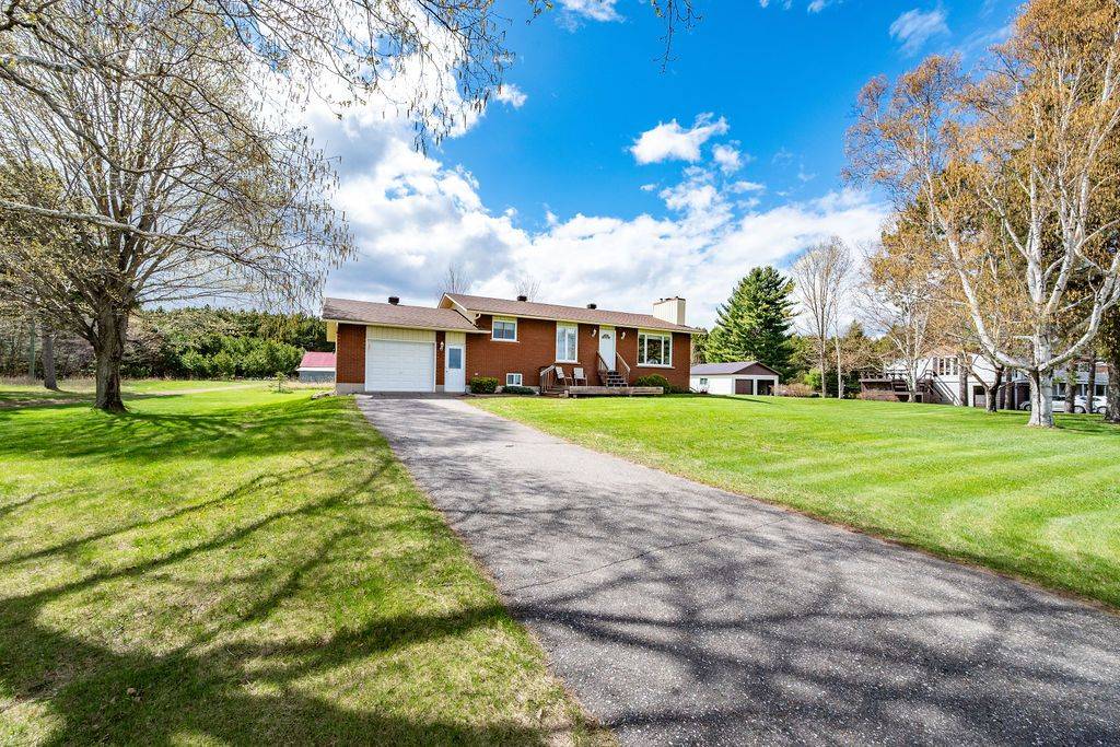1039 Lake Clear RD, Bonnechere Valley, ON K0J 1T0