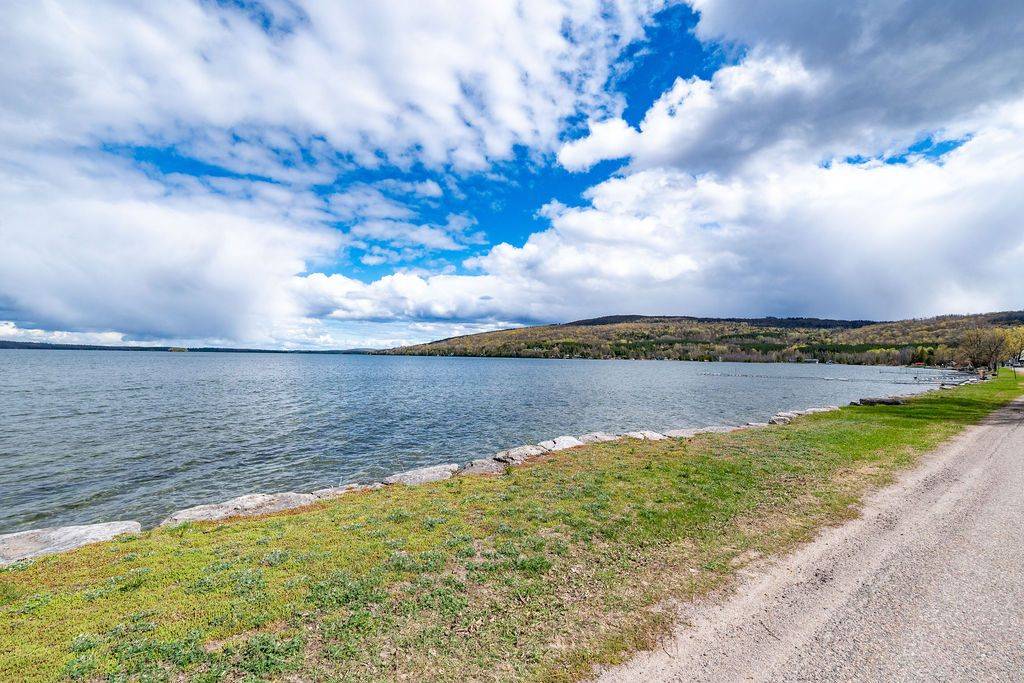 1039 Lake Clear RD, Bonnechere Valley, ON K0J 1T0