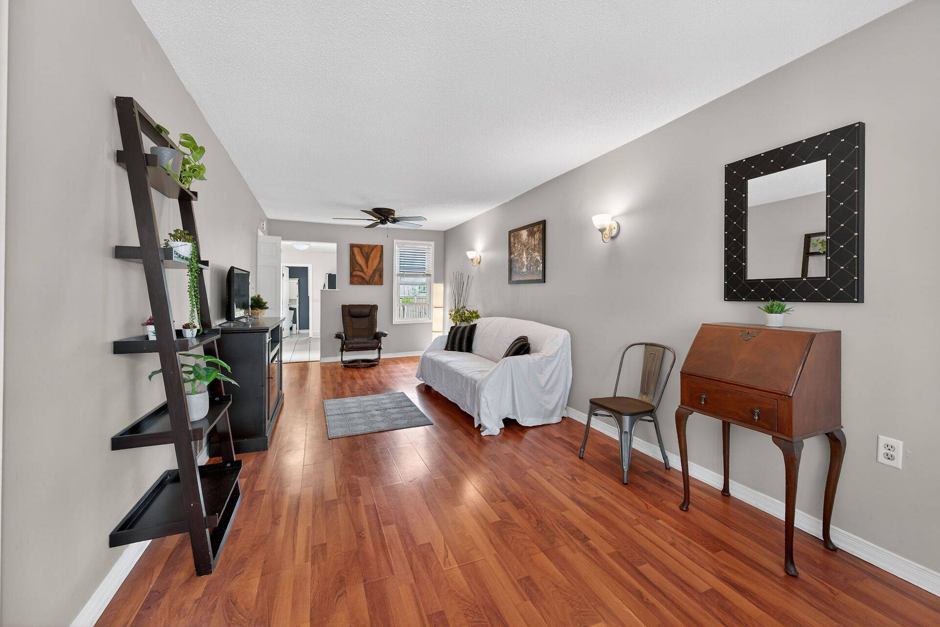 190 Campbell AVE, Hamilton, ON L8H 2G3