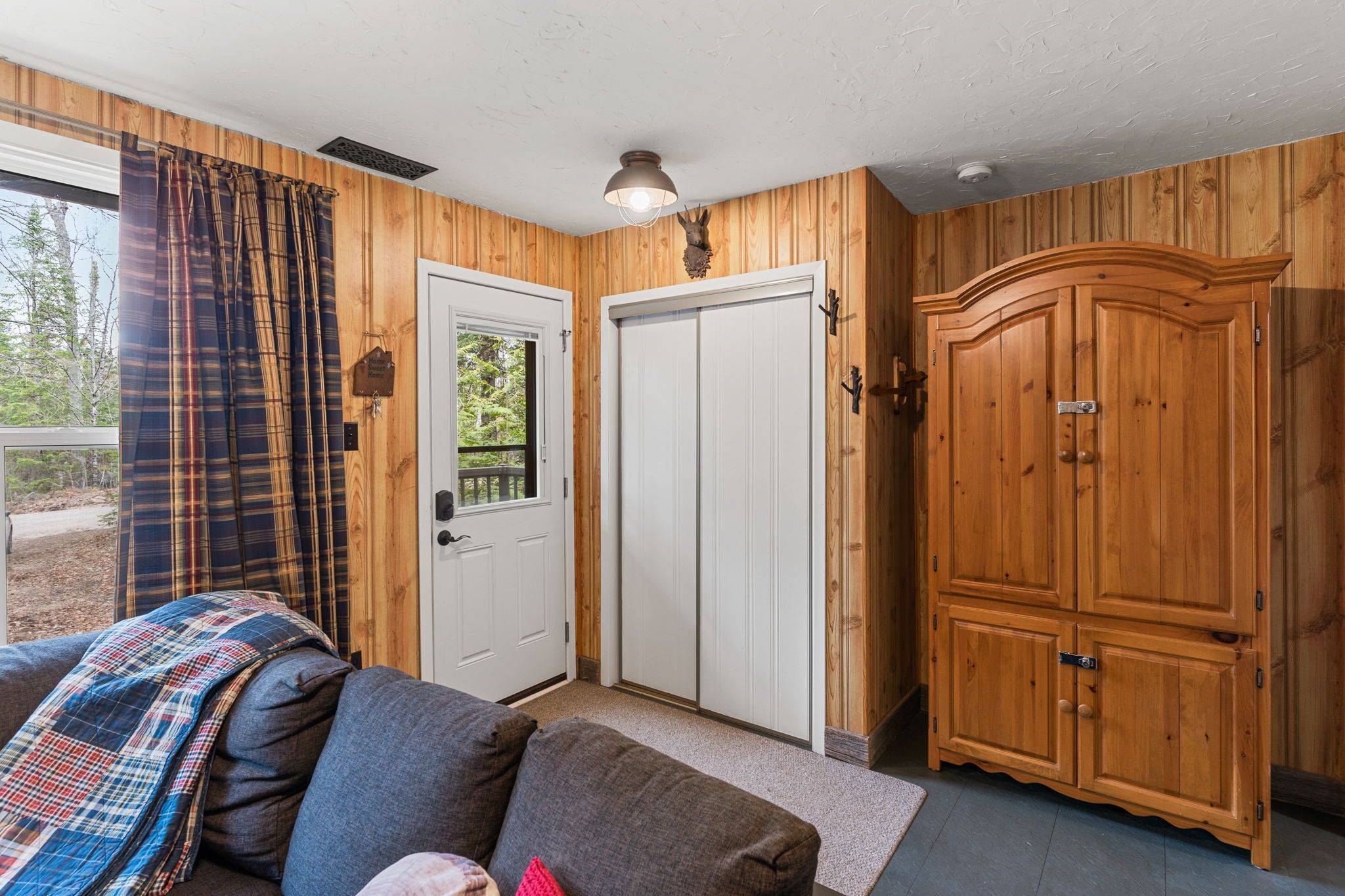 2041 Glamor Lake RD, Highlands East, ON K0M 1R0