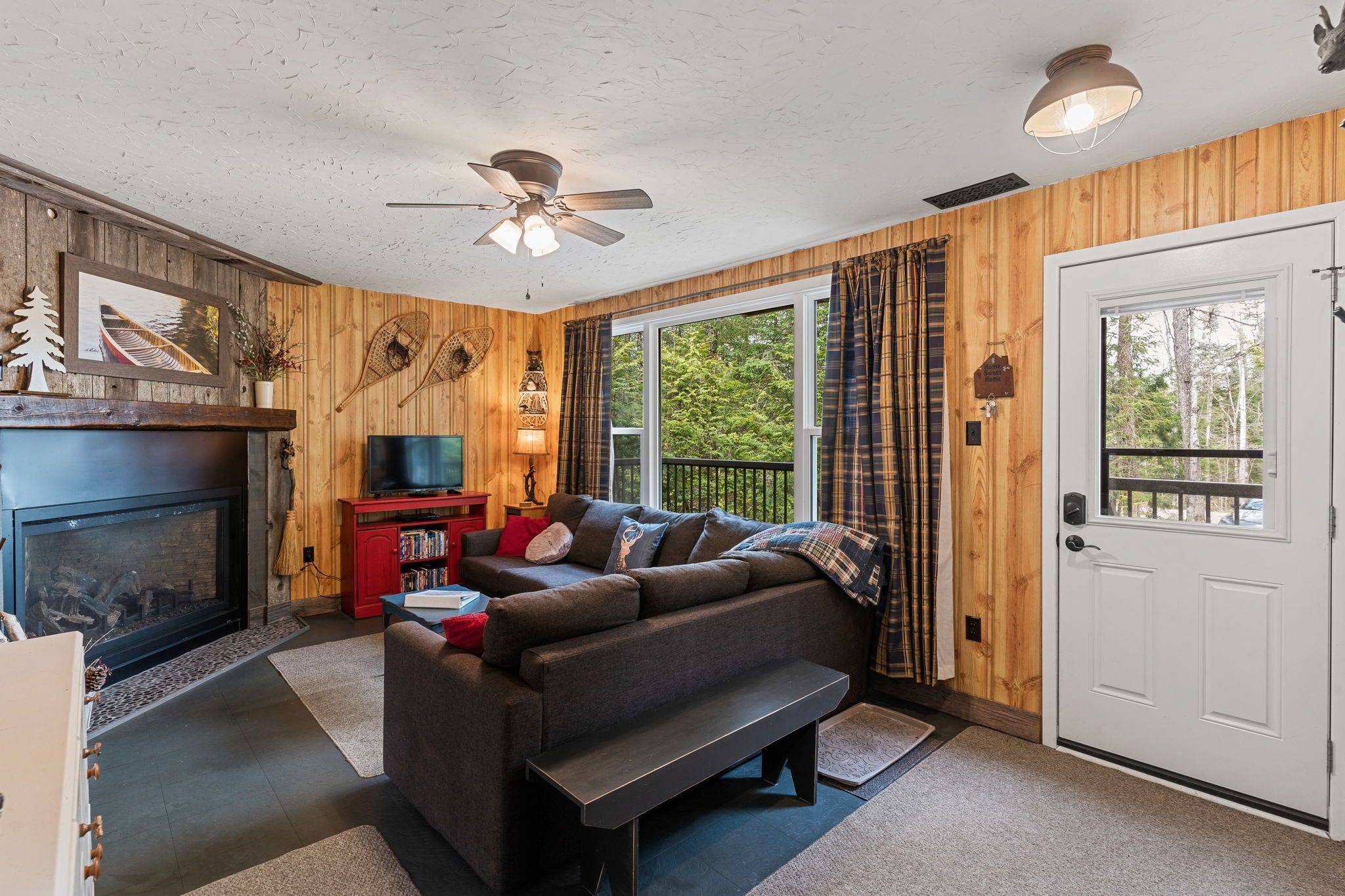 2041 Glamor Lake RD, Highlands East, ON K0M 1R0
