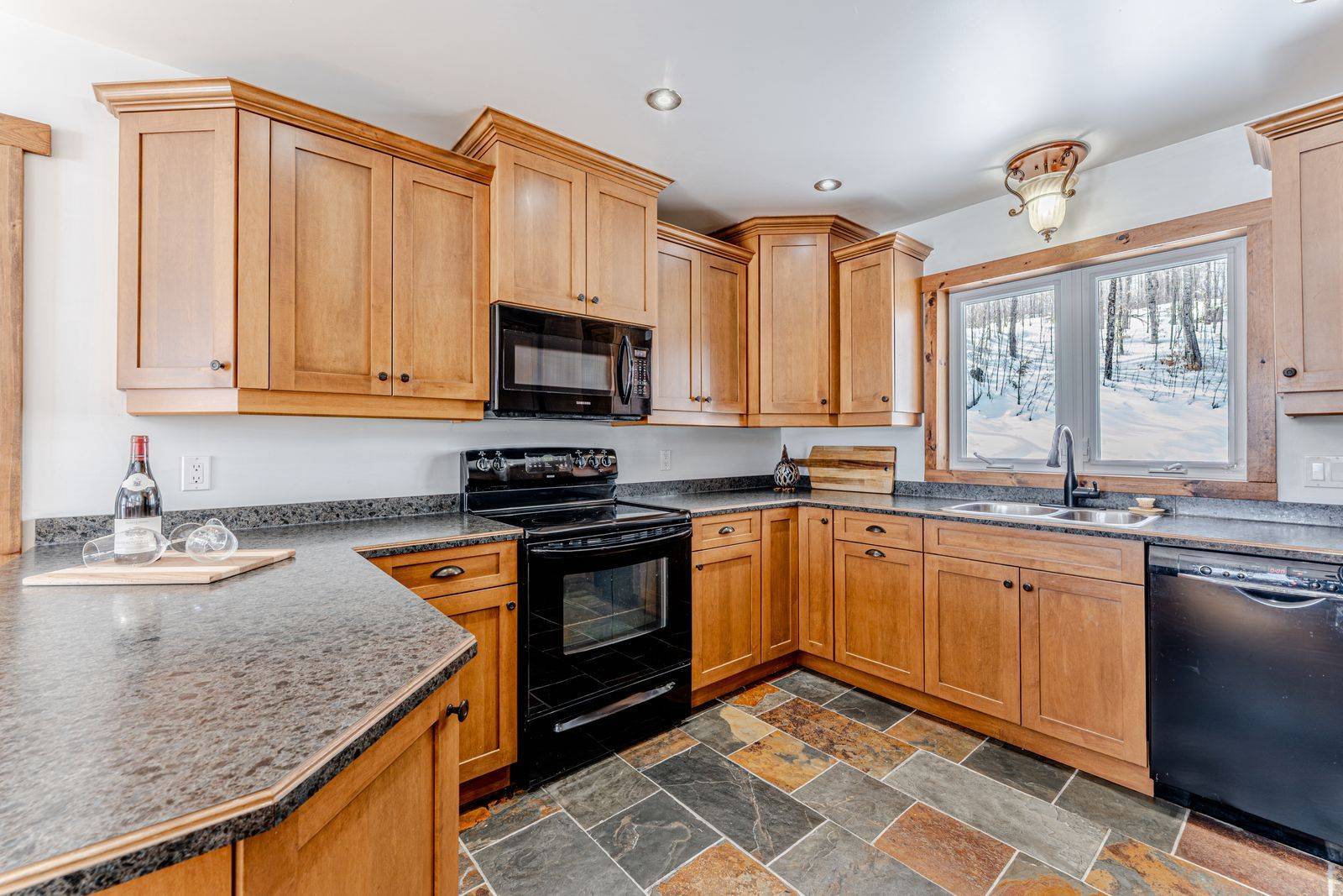 1070 South Ril Lake RD, Lake Of Bays, ON P0B 1A0