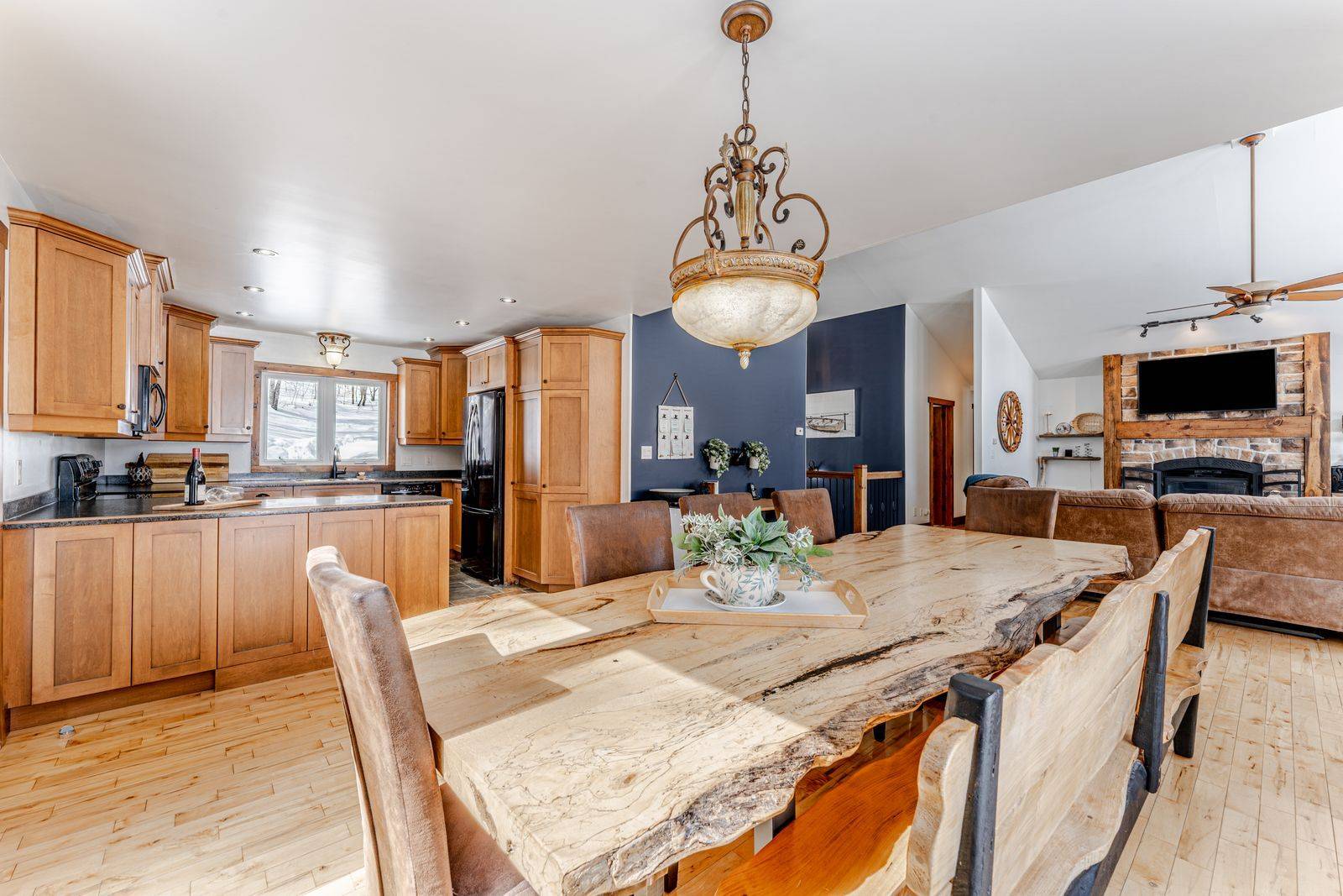 1070 South Ril Lake RD, Lake Of Bays, ON P0B 1A0