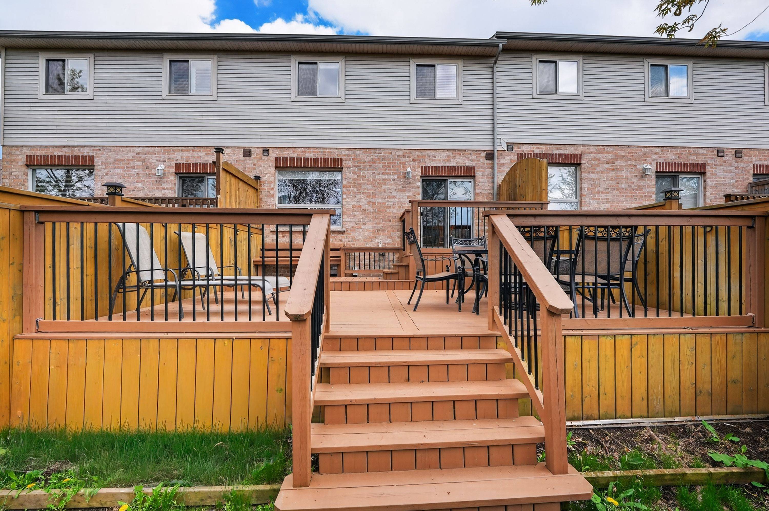 8 Lakelawn RD #11, Grimsby, ON L3M 0G1
