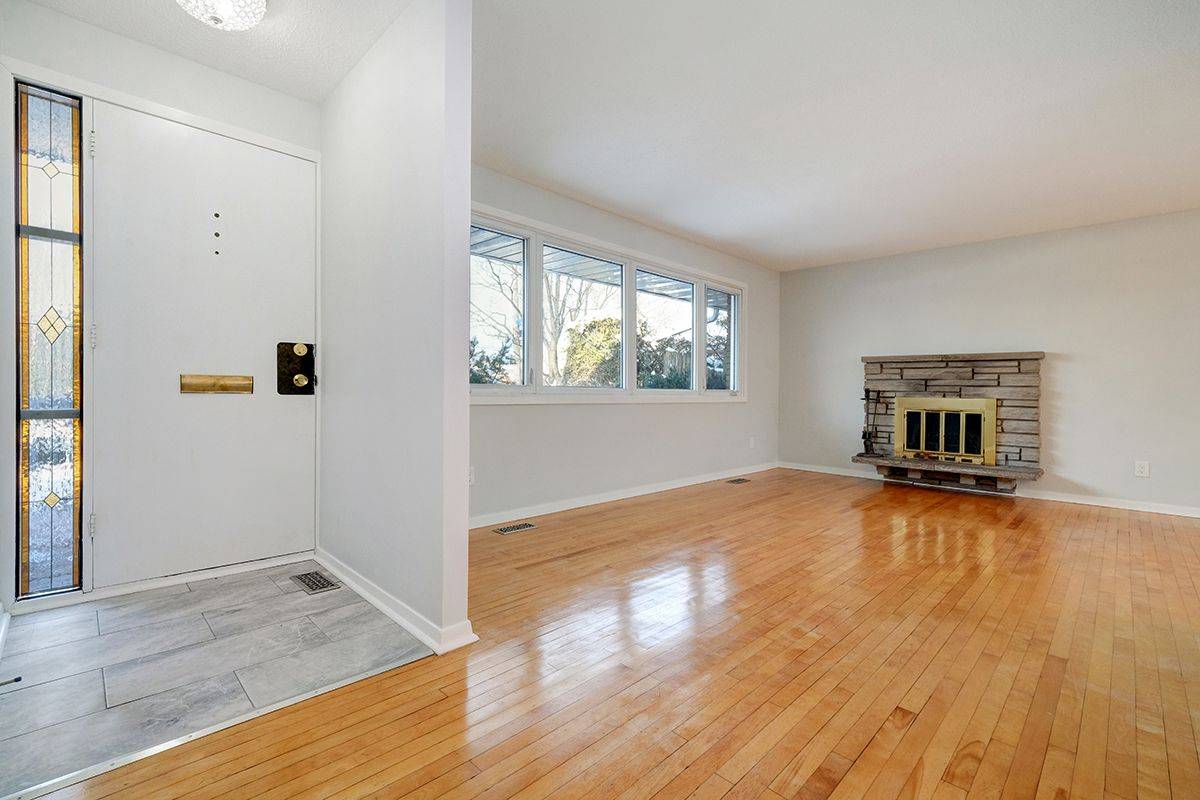 728 Fielding DR, Billings Bridge - Riverside Park And Area, ON K1V 7G5