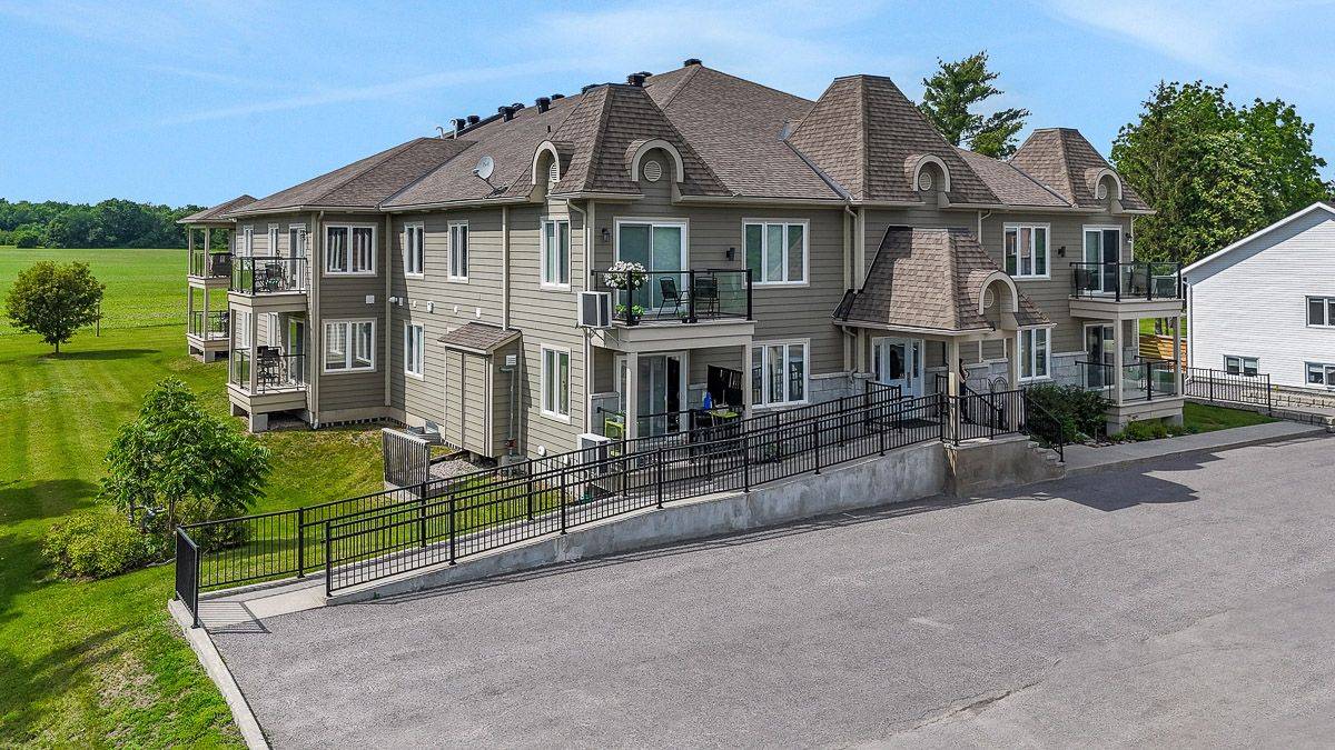 38 Charles ST #202, North Stormont, ON K0A 1R0